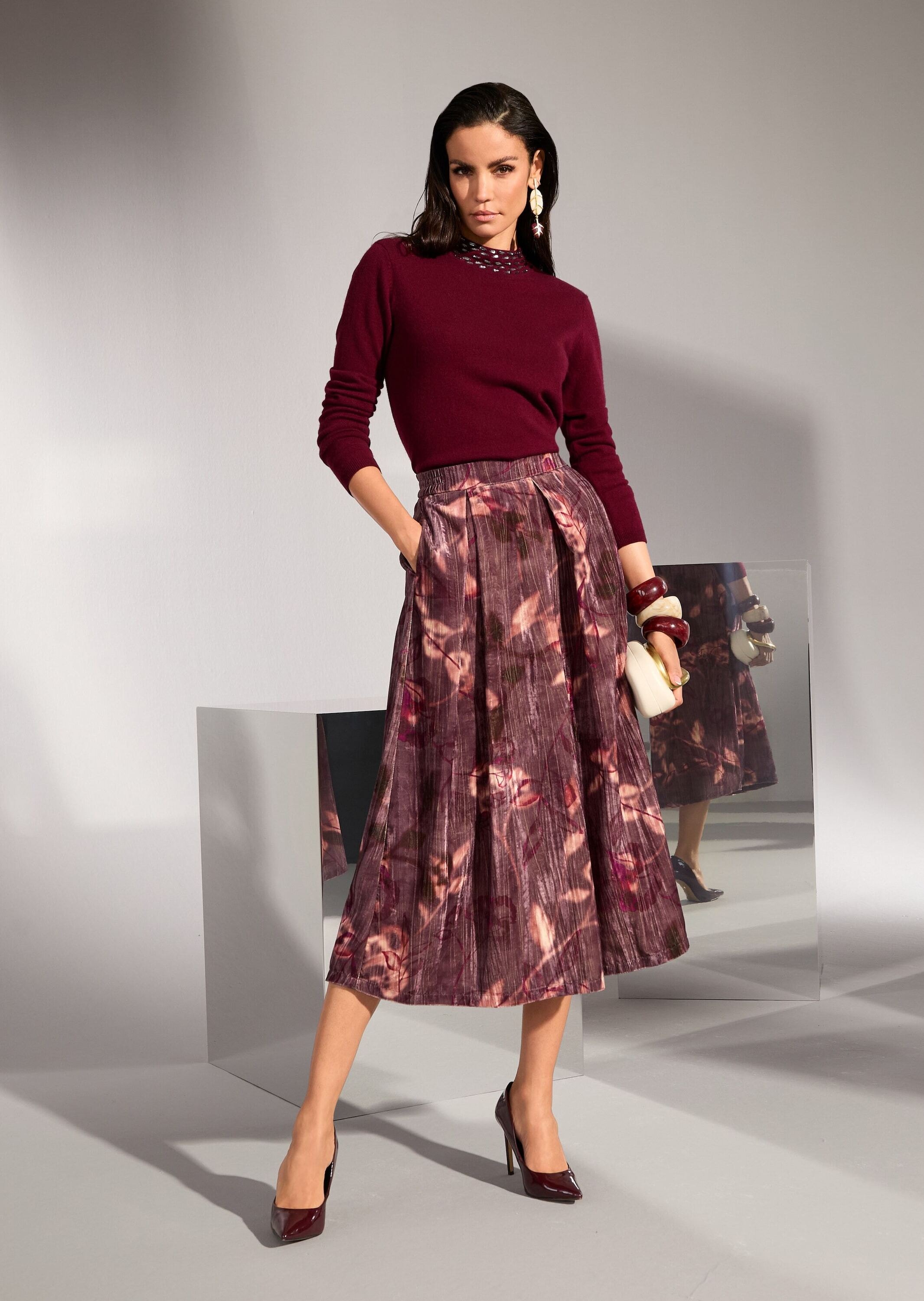 MADELEINE Midirock »Samtrock Eleganter Midirock mit floralem Design« Samtrock in Midilänge mit floralem Print