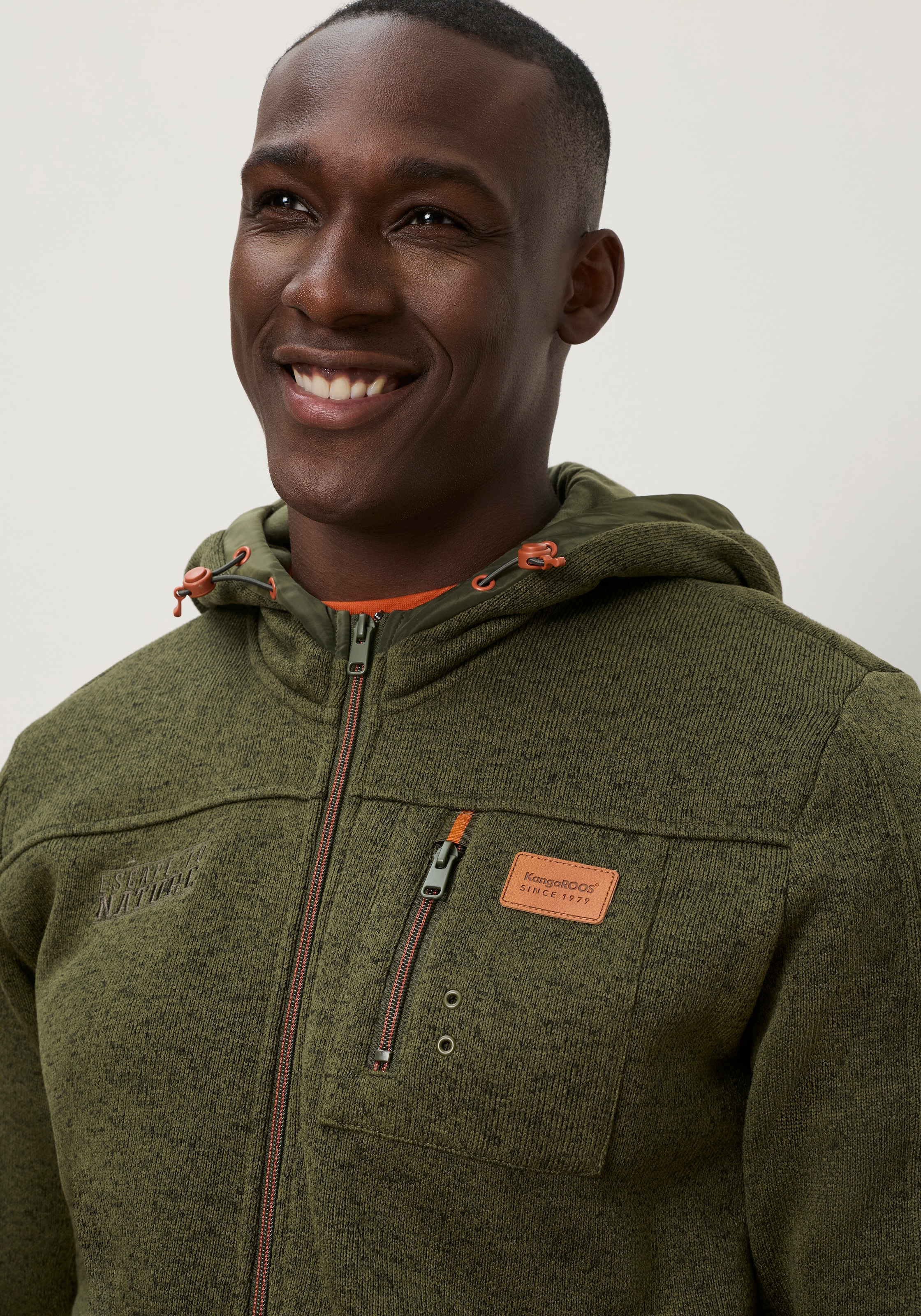 KangaROOS Strickfleecejacke mit Kapuze mit Kapuze, mit Brusttasche, Atmungsaktiv