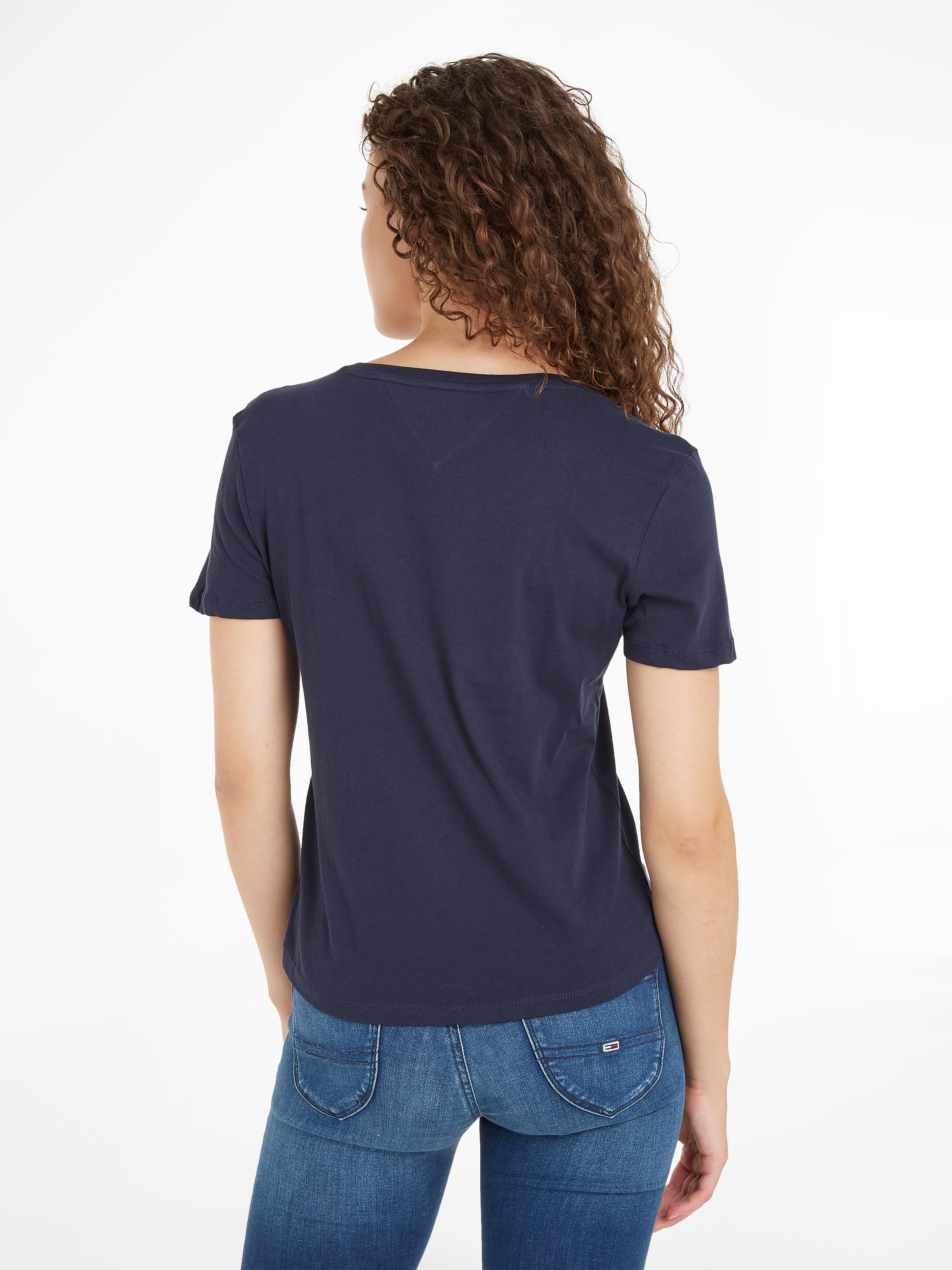 Tommy Jeans V-Shirt, mit Tommy Jeans Logo-Flag auf der Brust
