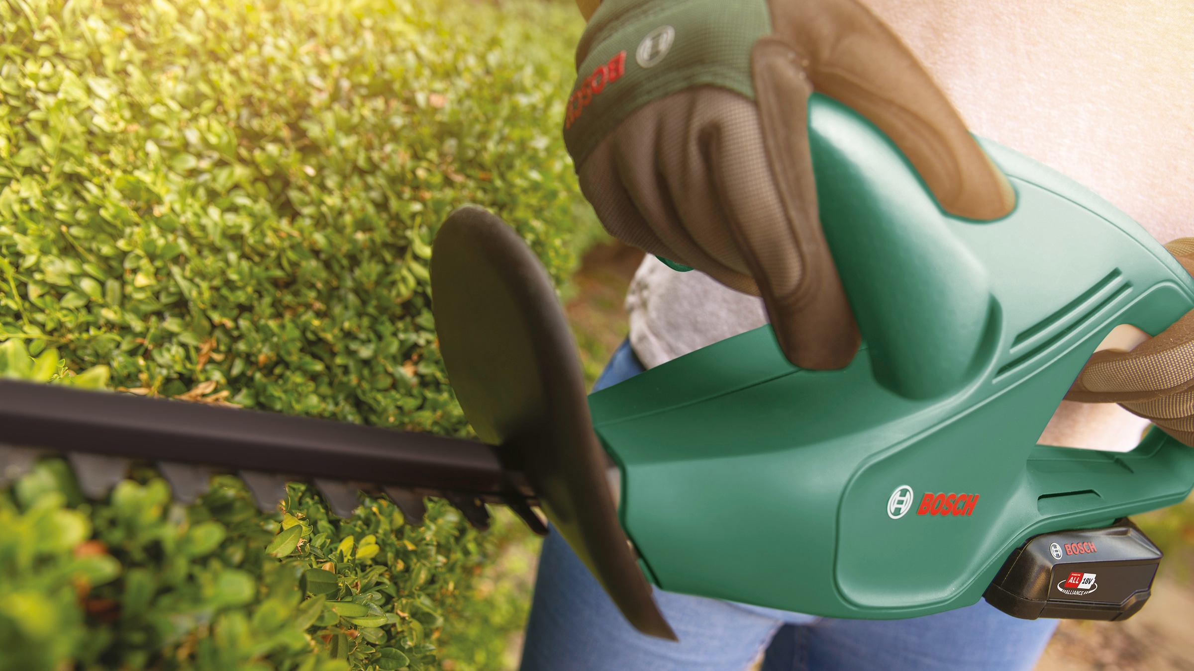 Bosch Home & Garden Akku-Heckenschere »EasyHedgeCut 18-45«, 45 cm Schnittlänge, mit Akku und Ladegerät