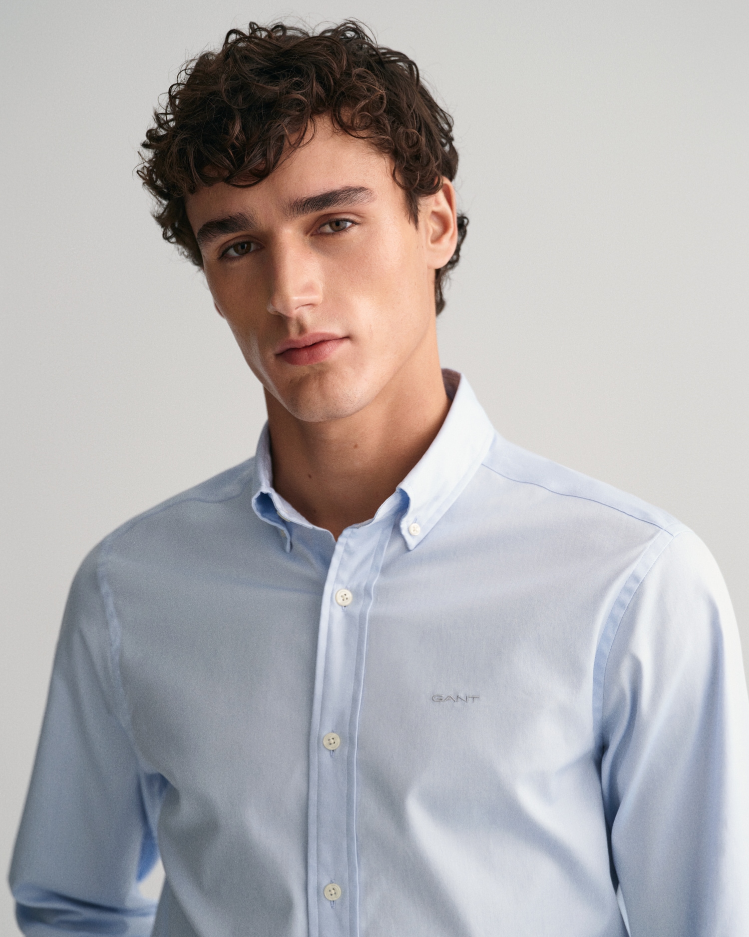 Gant Langarmhemd »Slim Fit Popeline Hemd leichte Baumwolle strapazierfähig pflegeleicht«, mit klassischer Logostickerei auf der Brust