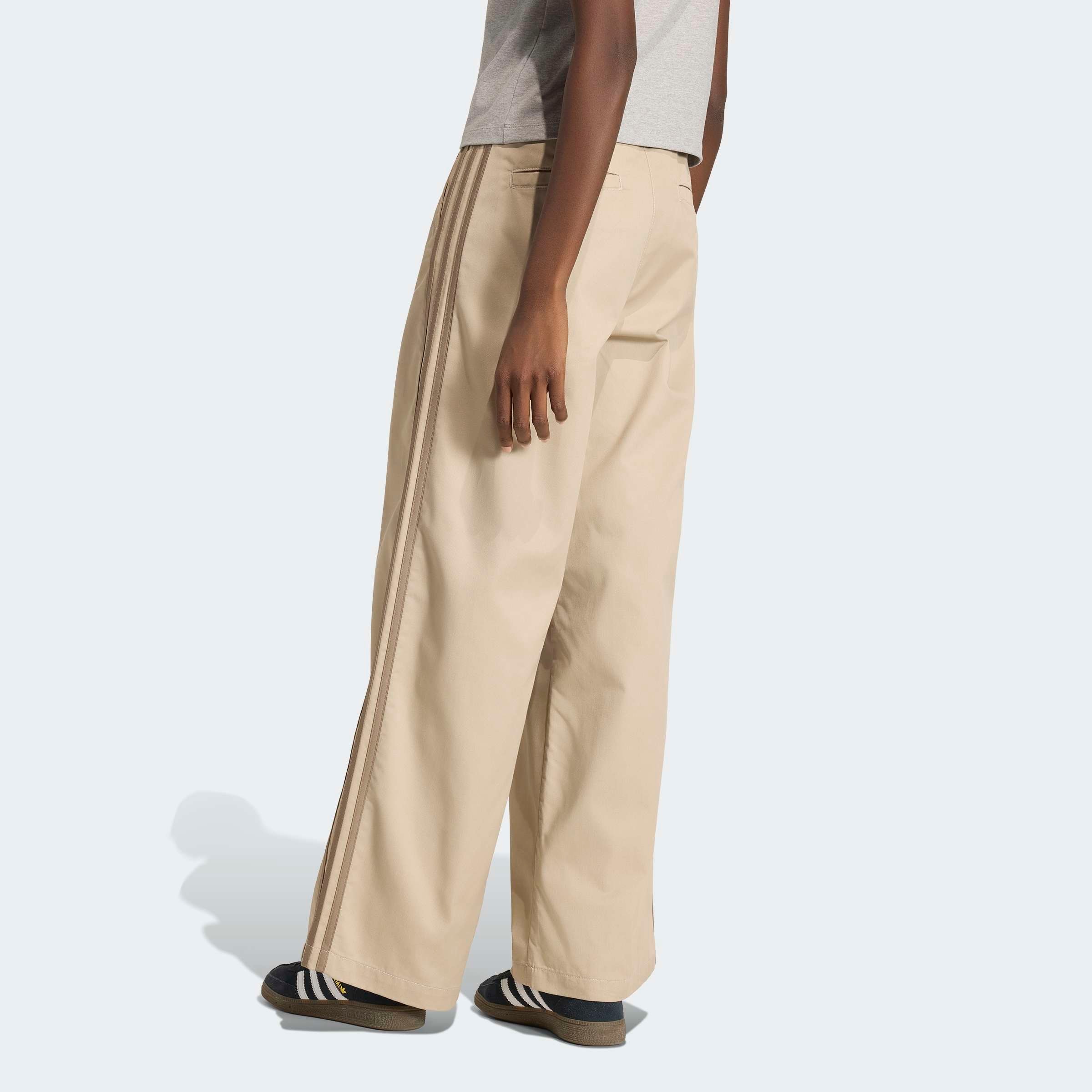 adidas Originals Sporthose »TAILORED«  mit Nadelstreifen, aus gewebtem Twill, locker geschnitten
