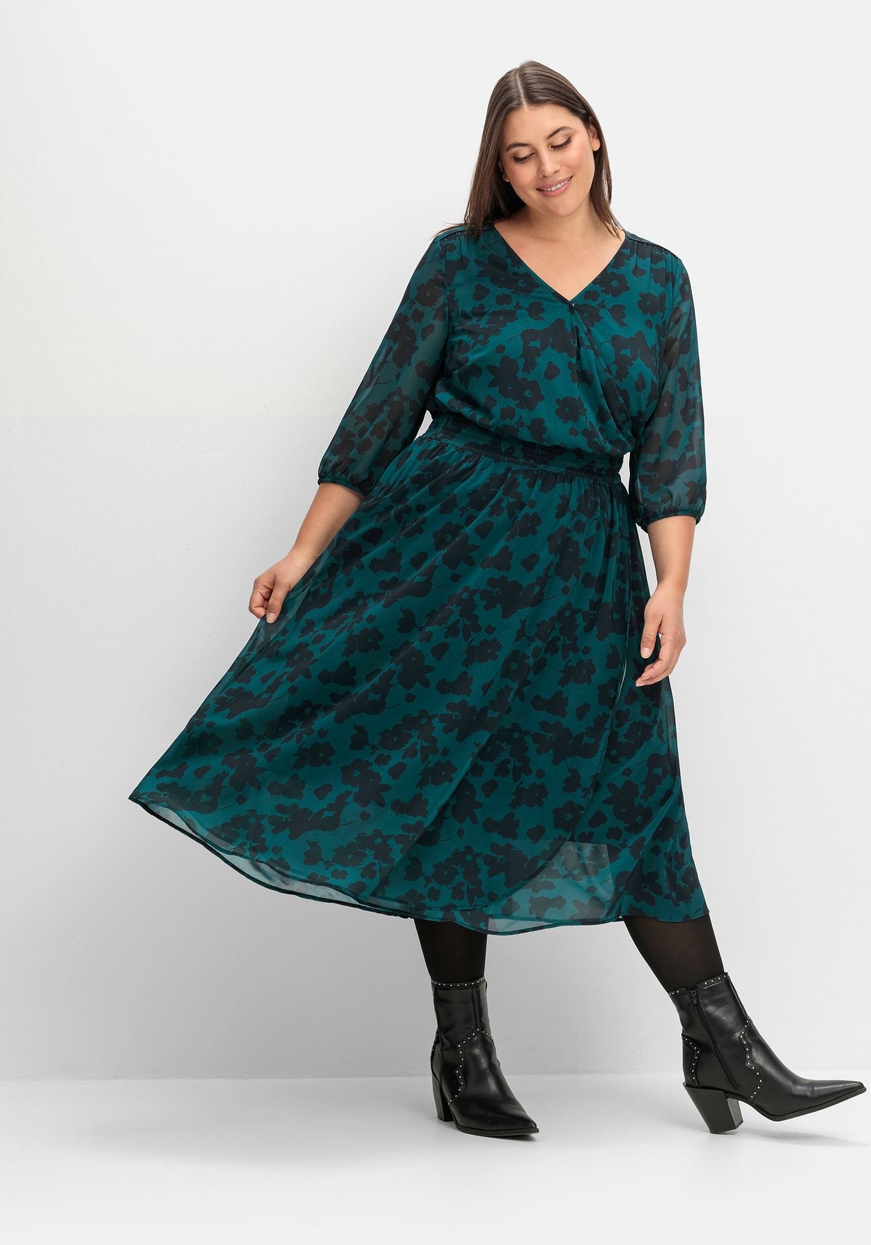 Sheego Chiffonkleid »Chiffonkleid in Wickeloptik, mit Alloverprint«