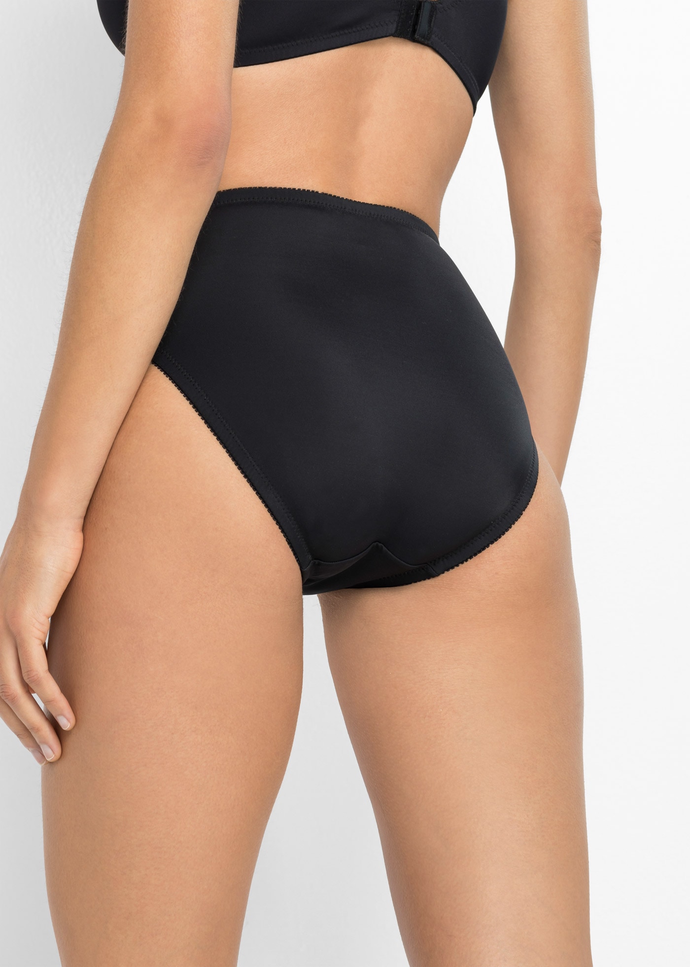 bonprix Maxislip »Maxislip mit zarter Spitze (2er Pack)« Packung, 2 Stk. mit zarter Spitze, aus Polyamid und Elasthan, klassische Passform