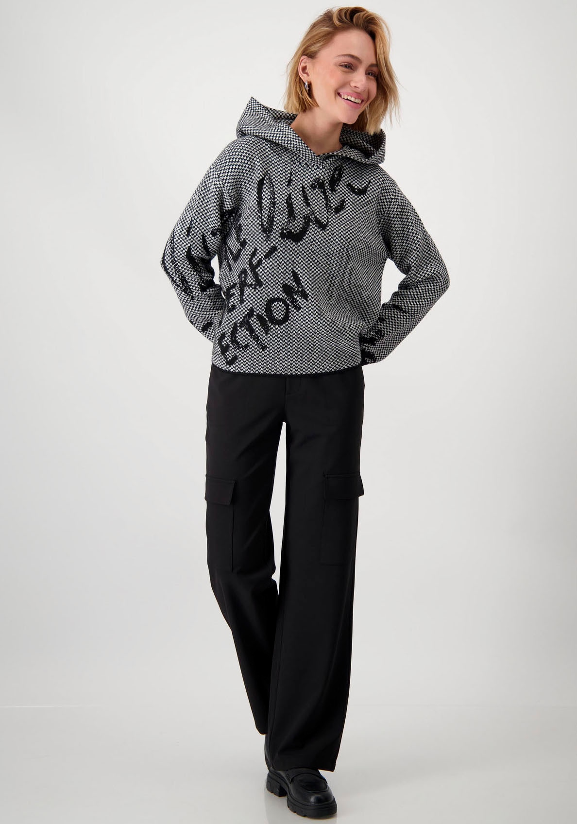 Monari Kapuzenpullover, mit Glitzerschriftzug