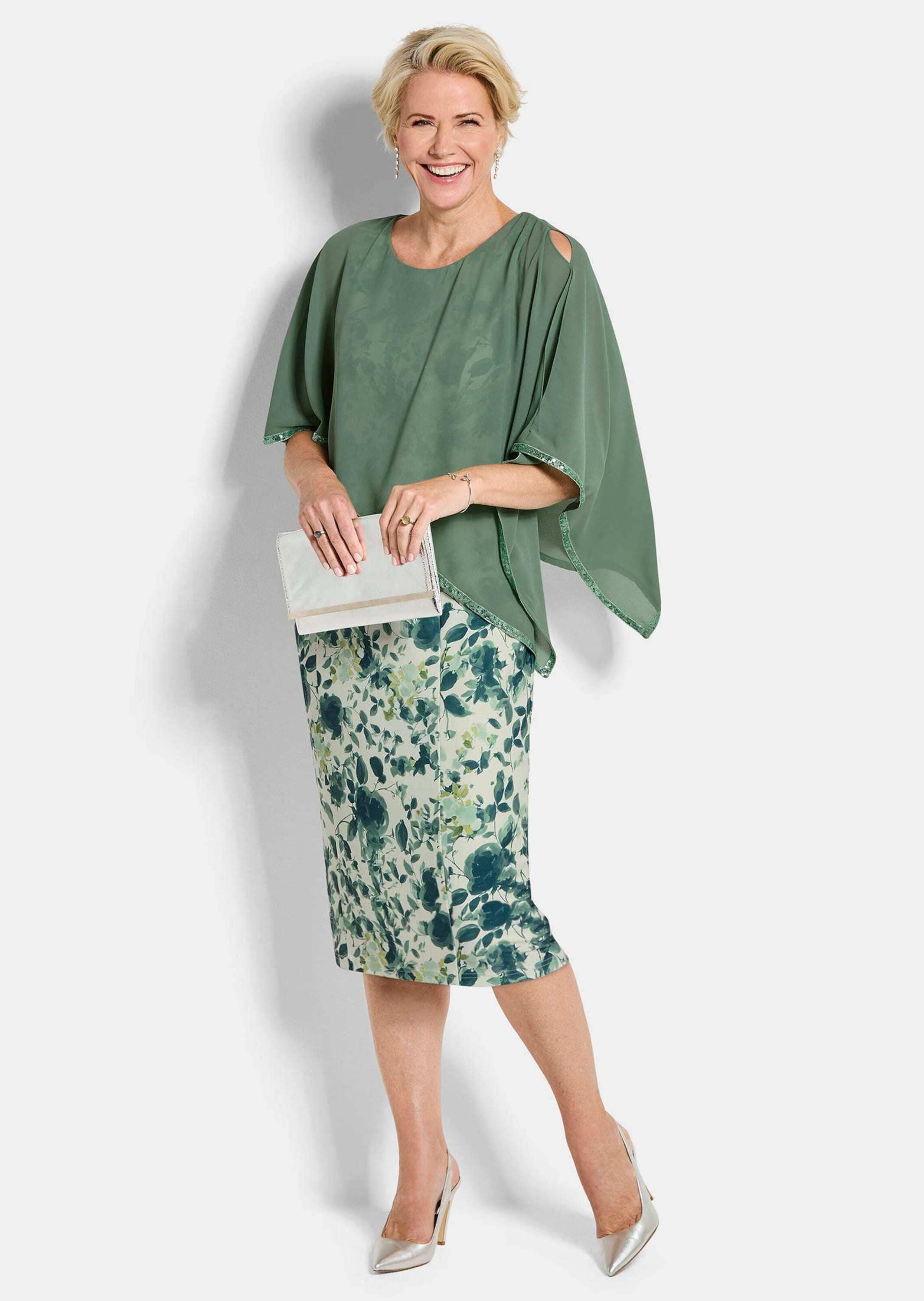 GOLDNER Abendkleid »Kurzgröße Cocktailkleid mit Chiffonüberwurf« Ohne Taschen Paillettenzierband am Armabschluss