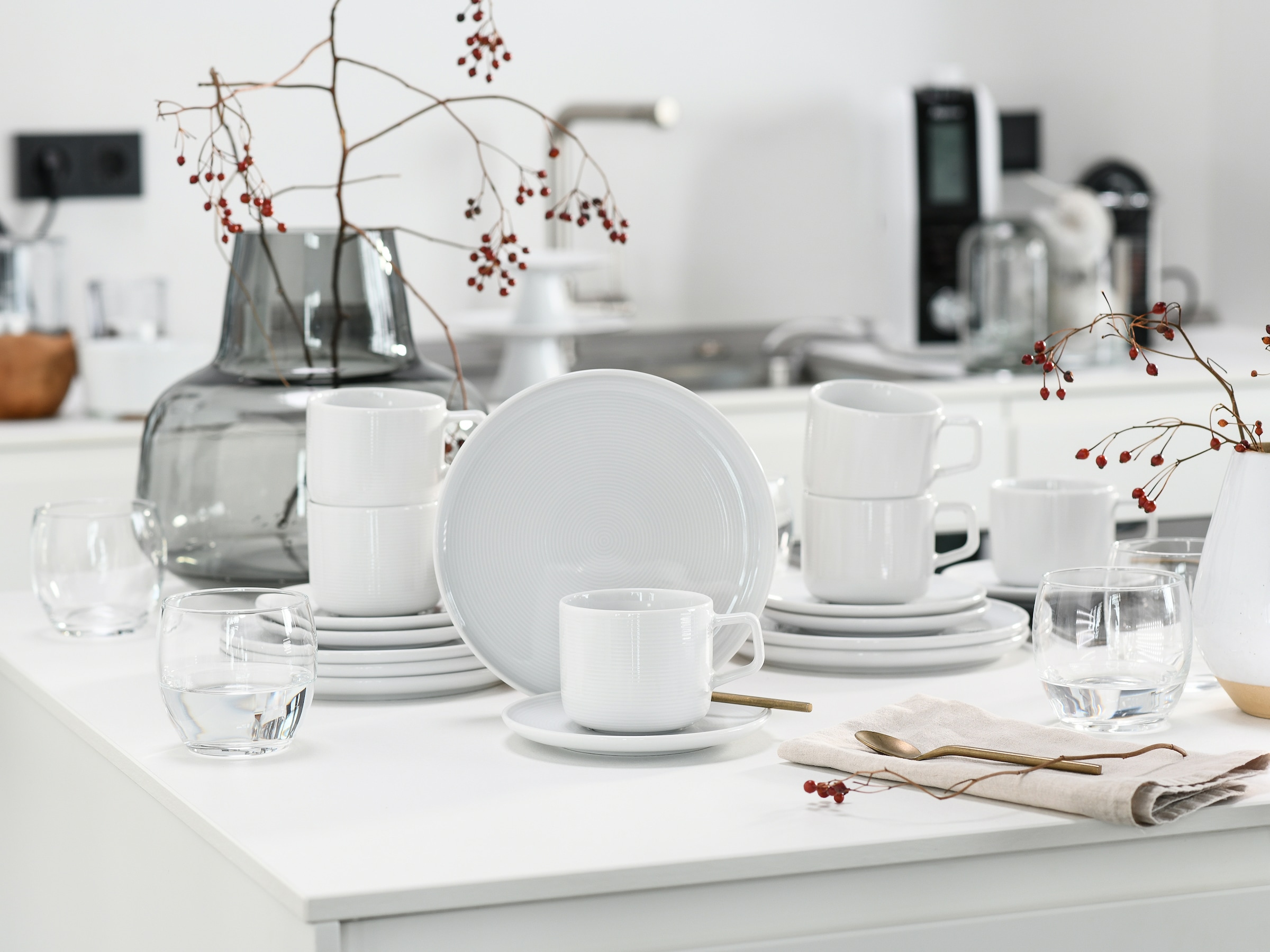 CreaTable Kaffeeservice »Session, Service, 18-tlg.« Teller ohne Fahne mit großem Spiegel, Elegantes Rillenrelief
