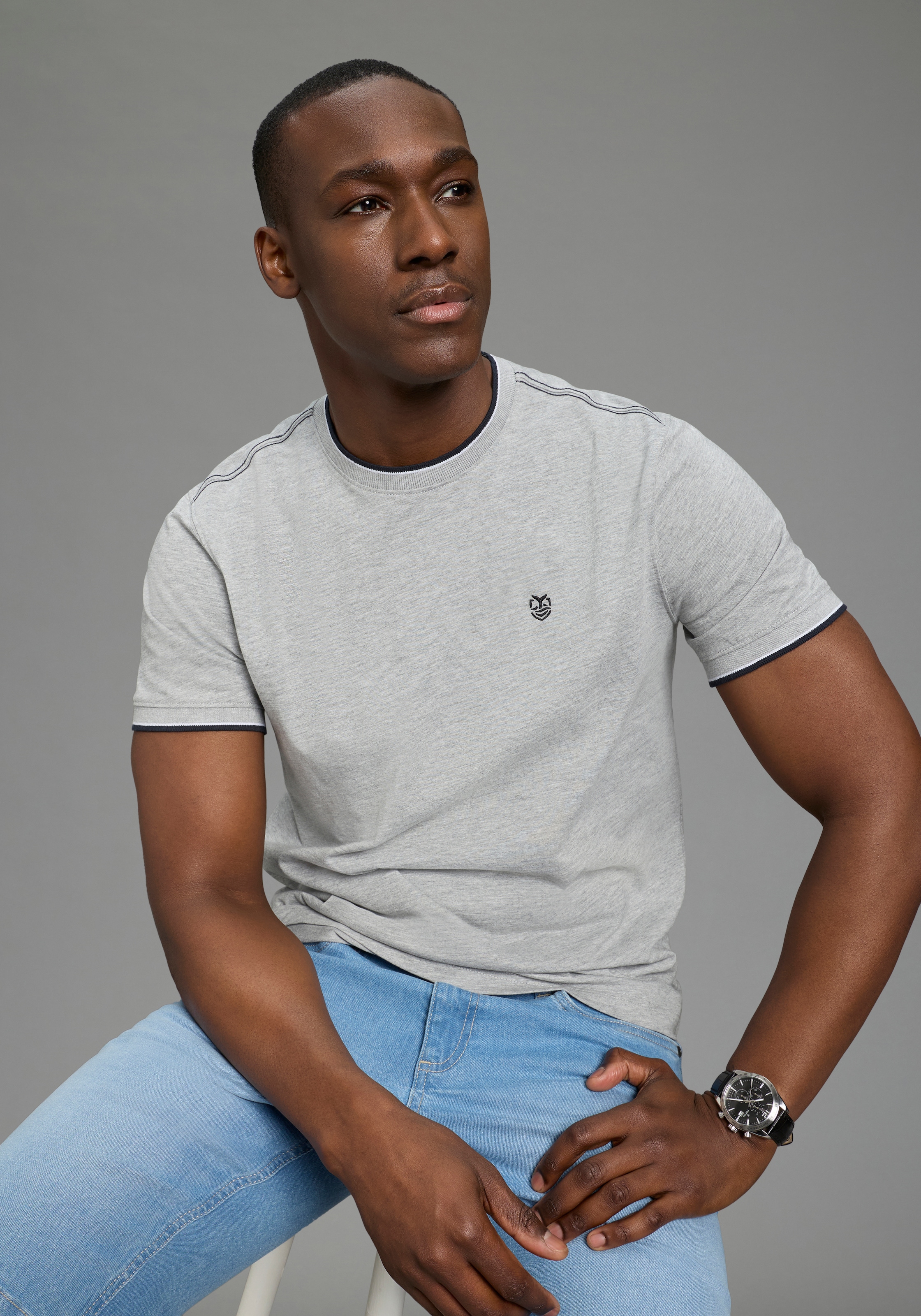 DELMAO Rundhalsshirt »Neue Kollektion!« 2er- Pack,  Kurzarmshirt, klassischer Basic-Stil, normale Passform, unifarben