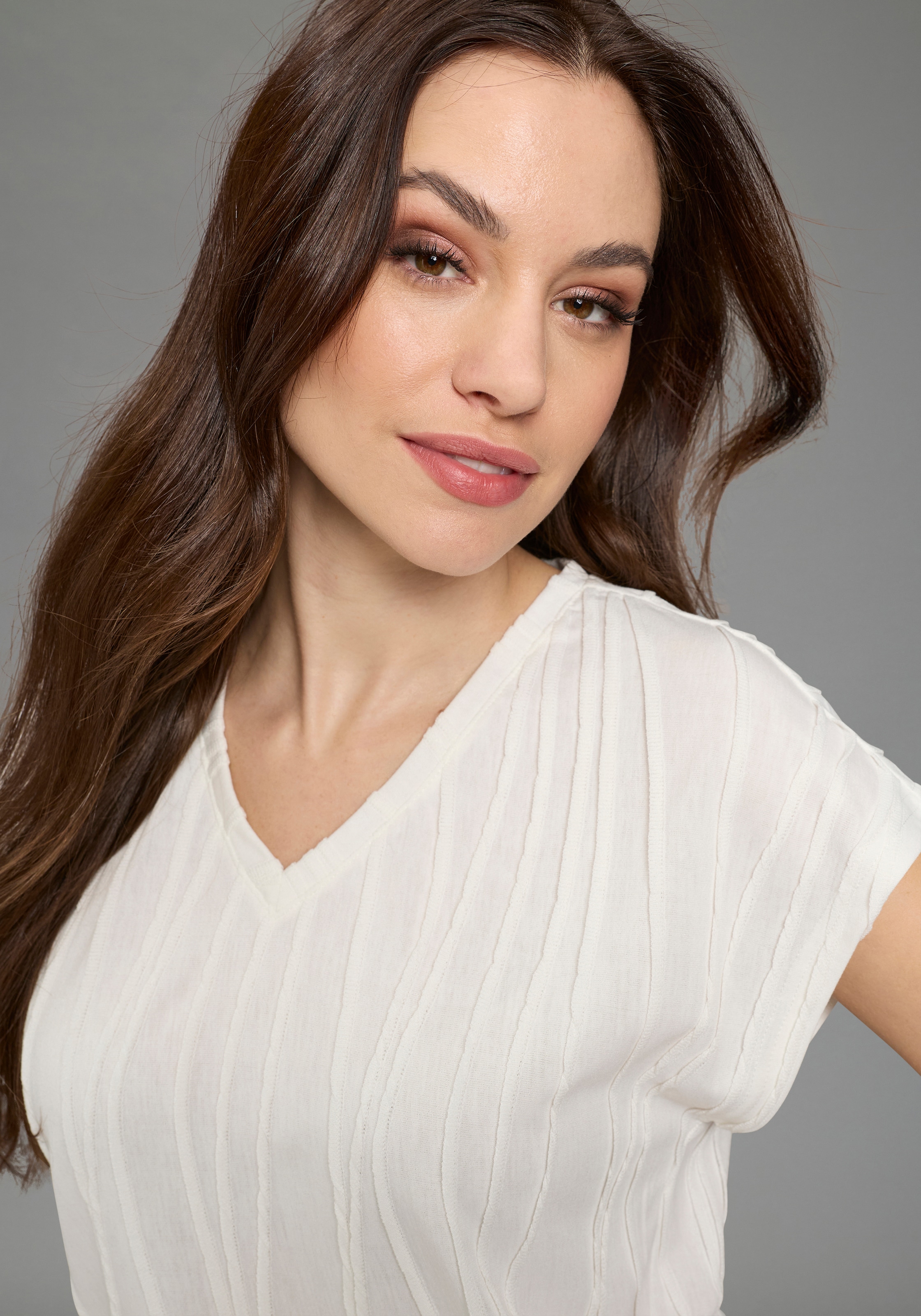 Bruno Banani V-Shirt mit V-Ausschnitt und Strukturmuster