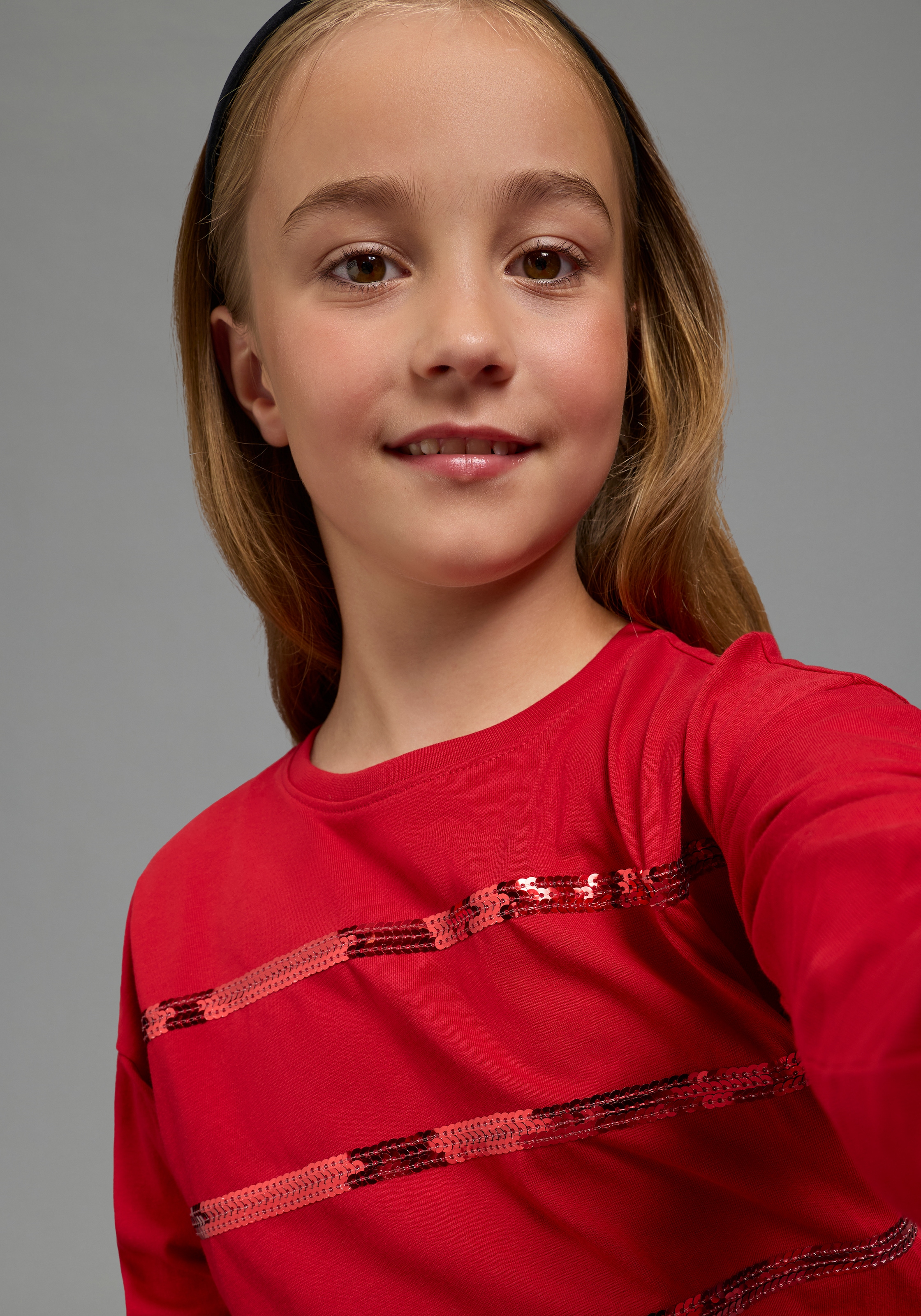 Bruno Banani Langarmshirt »Shirt mit Paillettendetails für Mädchen« Für TEENS, Langarmshirt mit Pailletten