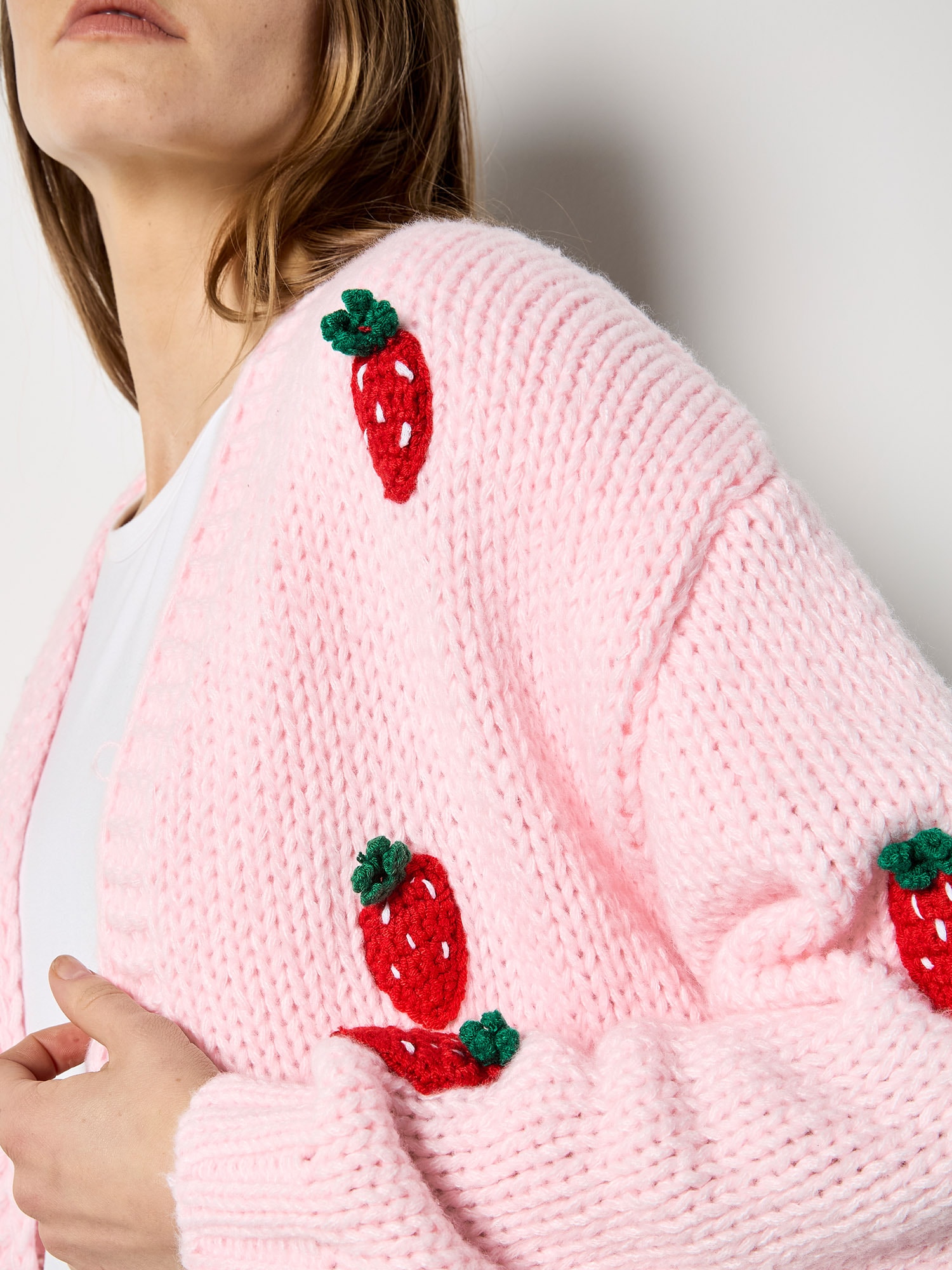 Apricot Cardigan »Grobe Strickjacke« mit Erdbeerstickerei