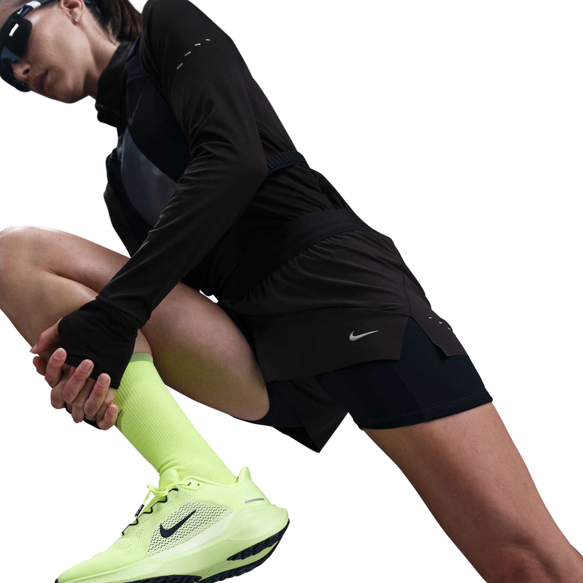 Nike Laufshorts »Nike Swift Women's Dri-FIT Mid-Rise 2-in-1 Running Shorts«  2-in-1-Design, mit Reißverschlusstasche hinten am Bund
