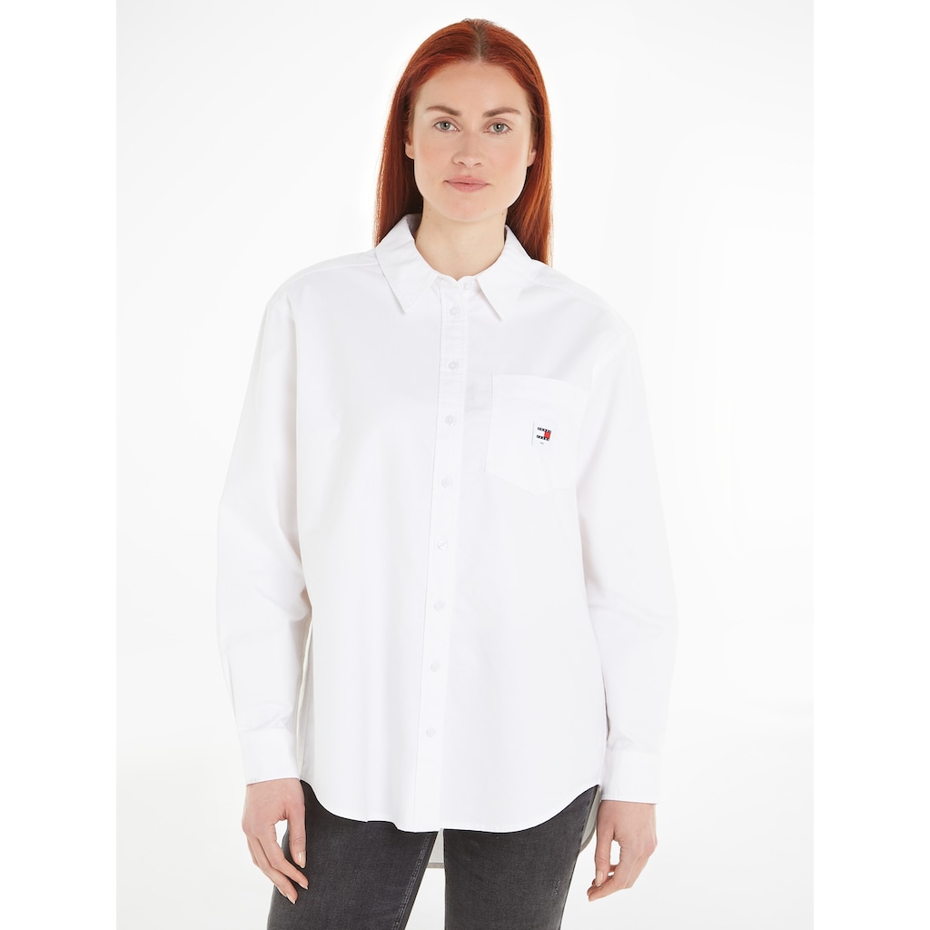 Tommy Jeans Blusentop »TJW BADGE BOYFRIEND SHIRT«, mit Logostickerei