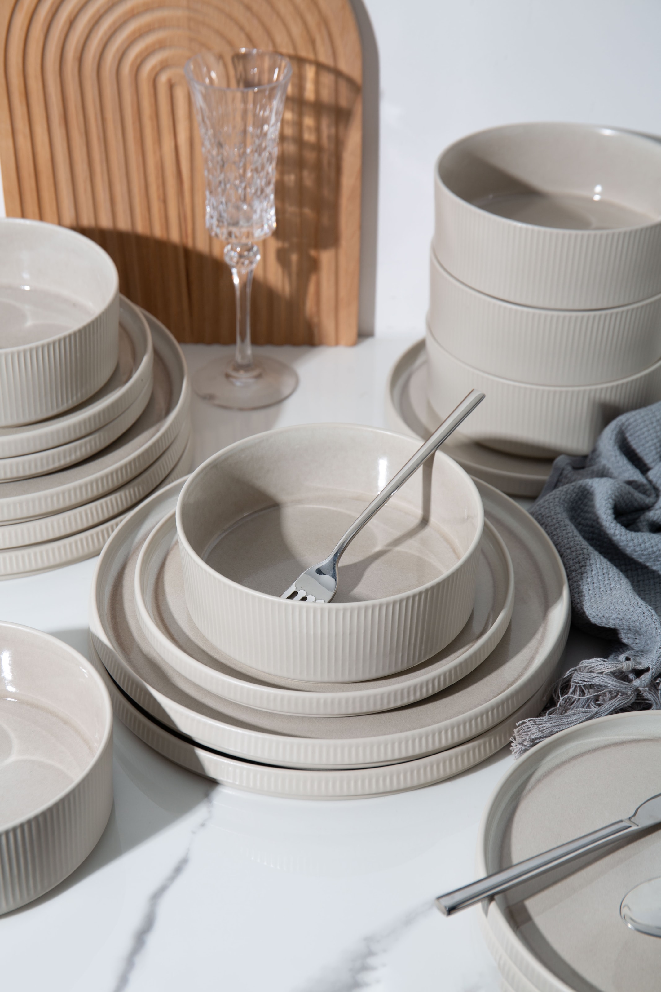my home Geschirr-Set »Loik, außen matt, innen reaktiv glasiert«, (Set, 18 tlg.), spülmaschinenfest und mikrowellengeeignet