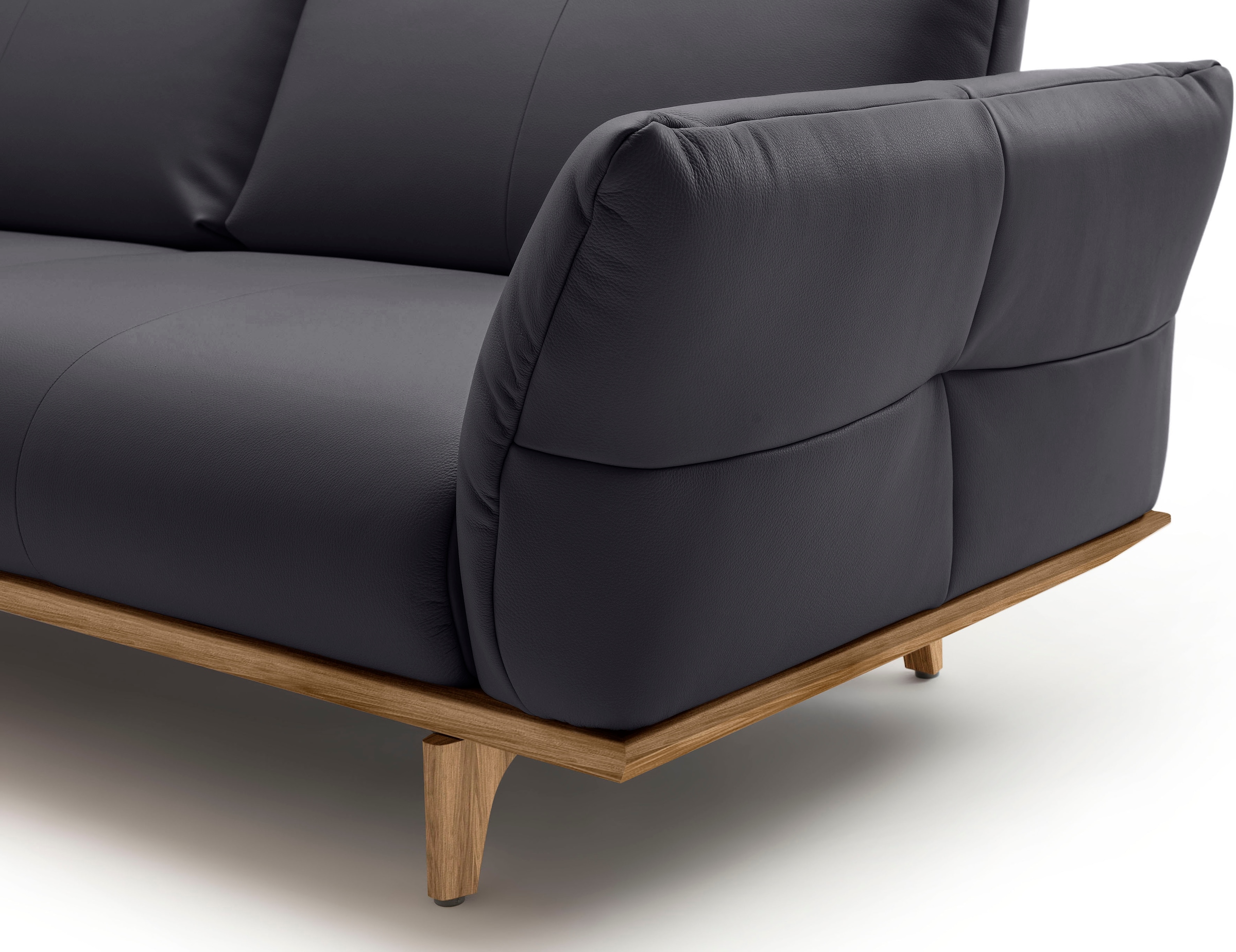Creation BY ROLF BENZ 3,5-Sitzer »CR.460«, Sockel und Füße in Nussbaum, Breite 228 cm