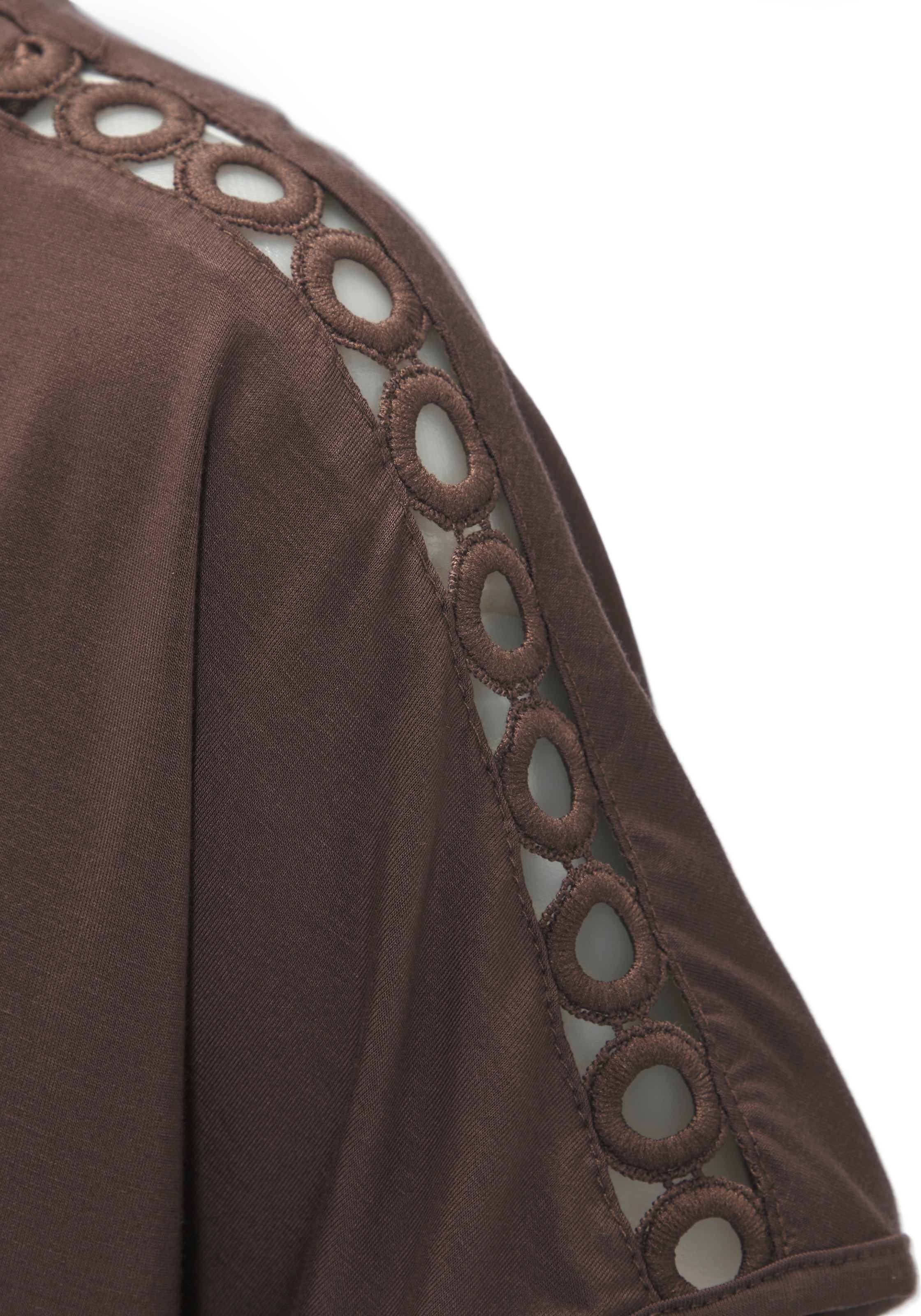 LASCANA V-Shirt mit Spitzendetails auf den Schultern, Kurzarmshirt