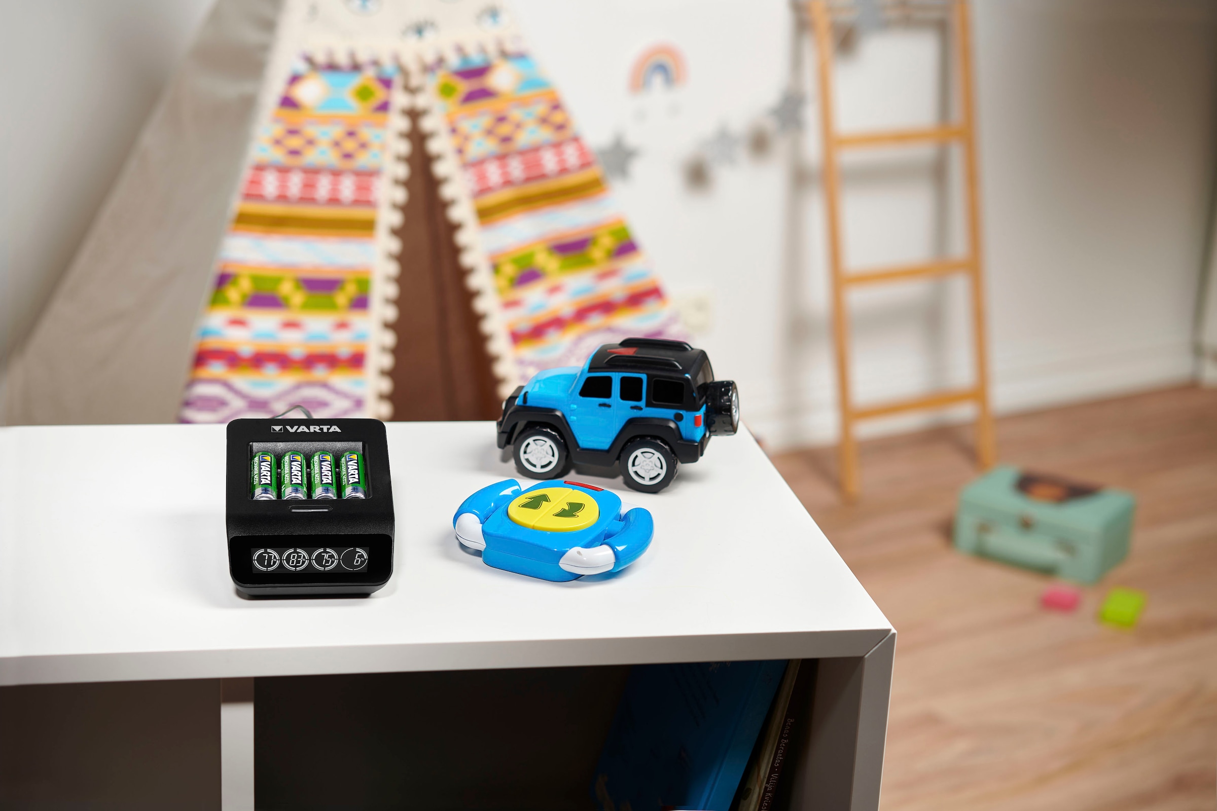 VARTA Powerstation »VARTA LCD Smart Charger+ für 4 AA/AAA-Akkus und USB-Geräte«, Micro