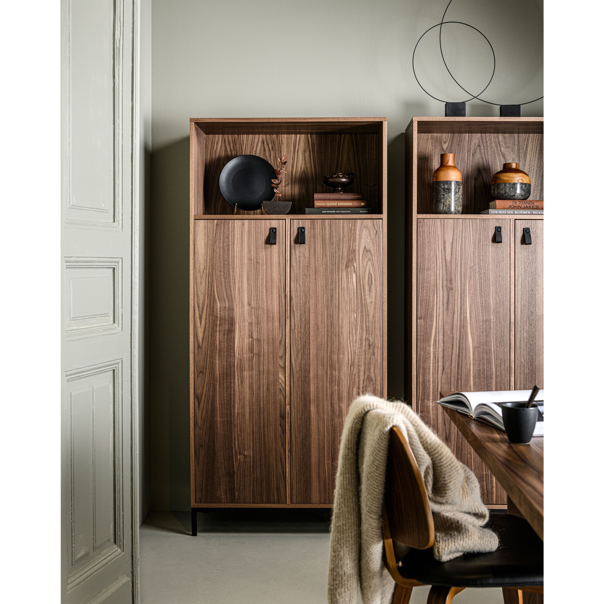 WOOOD Esszimmerstuhl »Classic mit Kunstleder-Bezug, B 48 x T 50 x H 81 cm« () Walnussfurnier-Gestell, Tragkraft 130 kg, Pfleiglicht