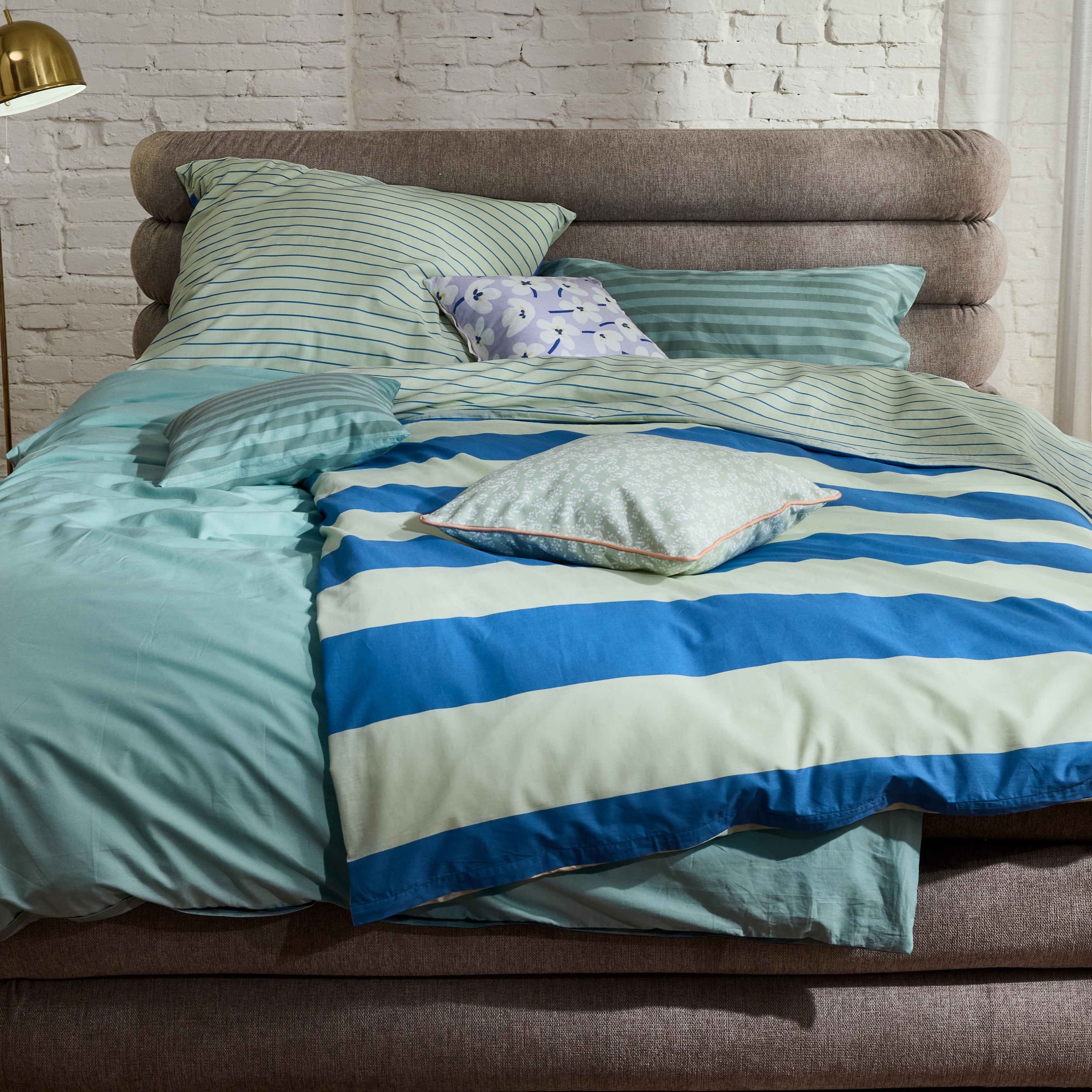 TOM TAILOR HOME Kissenhülle »new bedroom, MEDIUM STRIPES, 40x40cm oder 40x80cm«, (1 St.), mit farbigem Markenreißverschluss