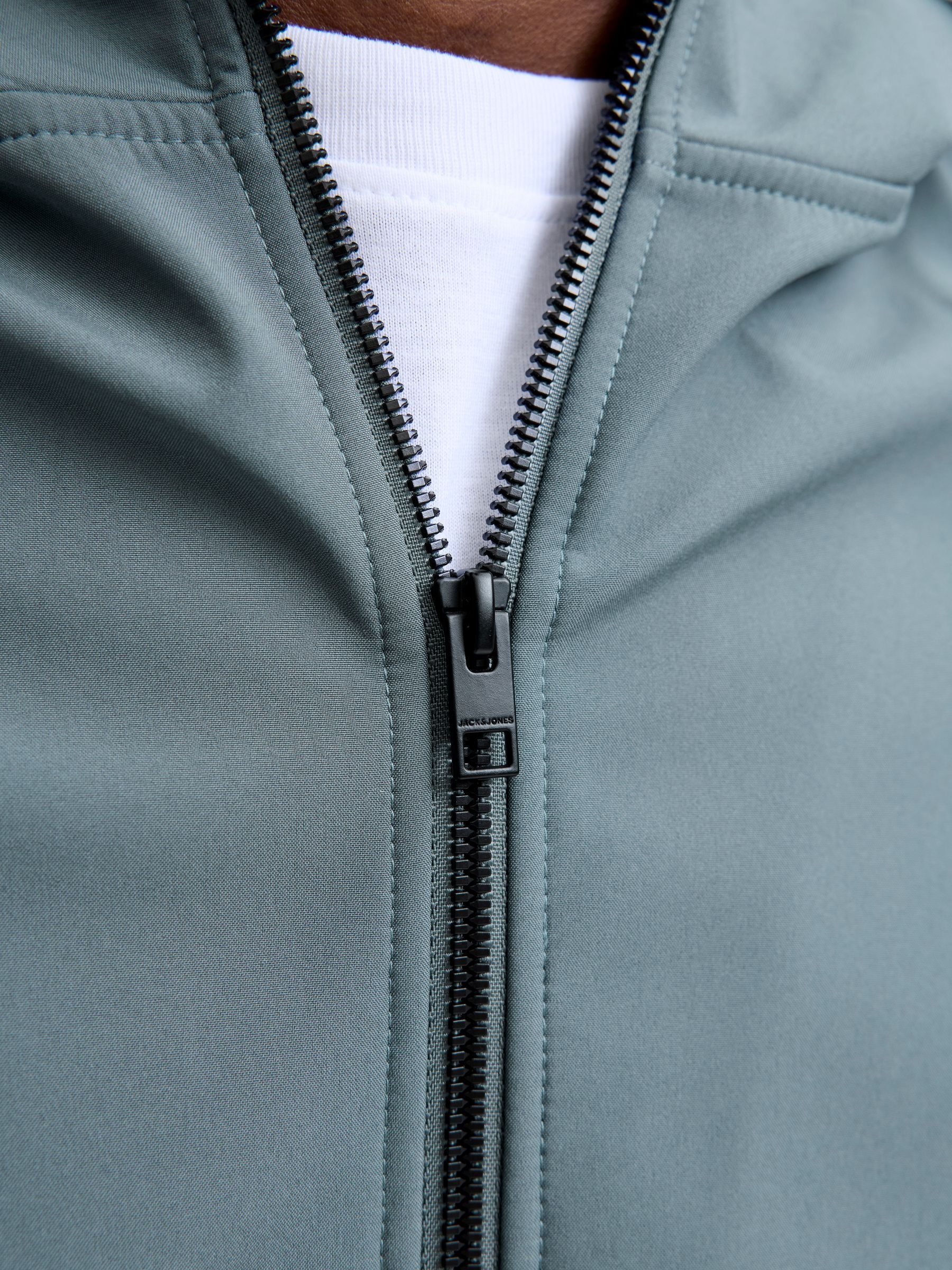 Jack & Jones Softshelljacke »JJEBASIC mit wasserabweisender Funktion«, mit Kapuze, mit Kordelzug