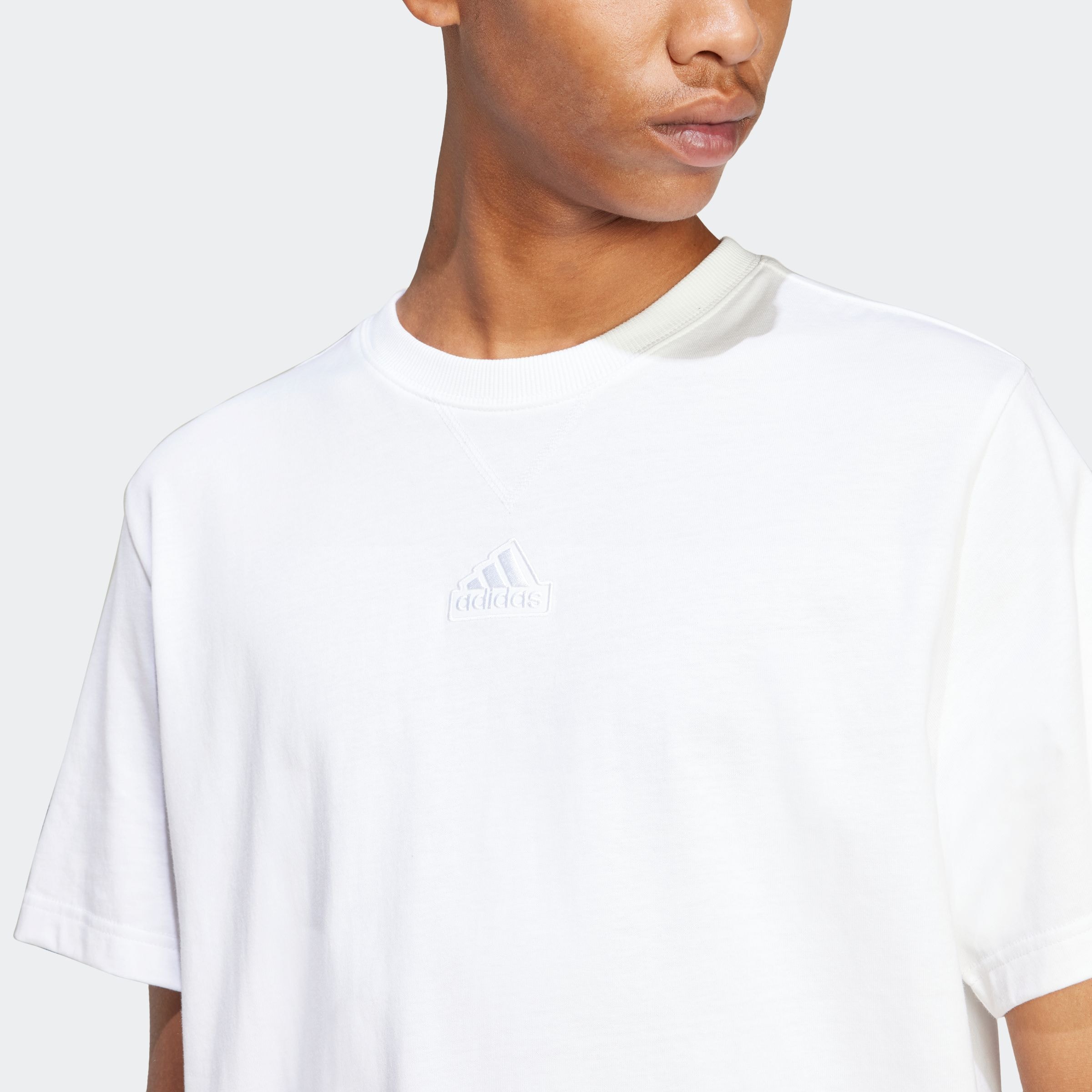 adidas Sportswear T-Shirt »M ALL SZN G T«, Grafik als Schaumprint auf der Rückseite
