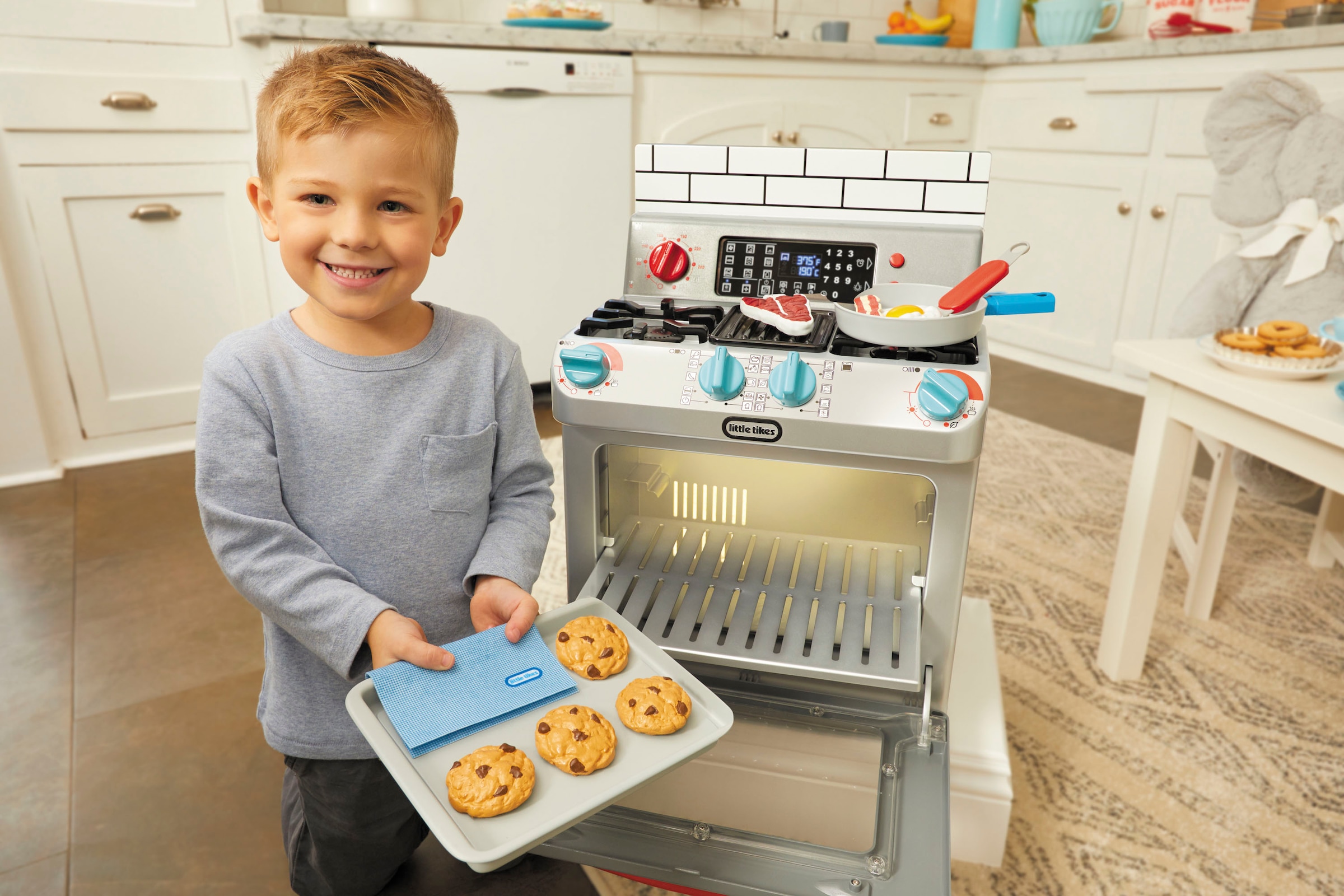 Little Tikes® Kinder-Herd »First Oven«, mit Licht und Sound