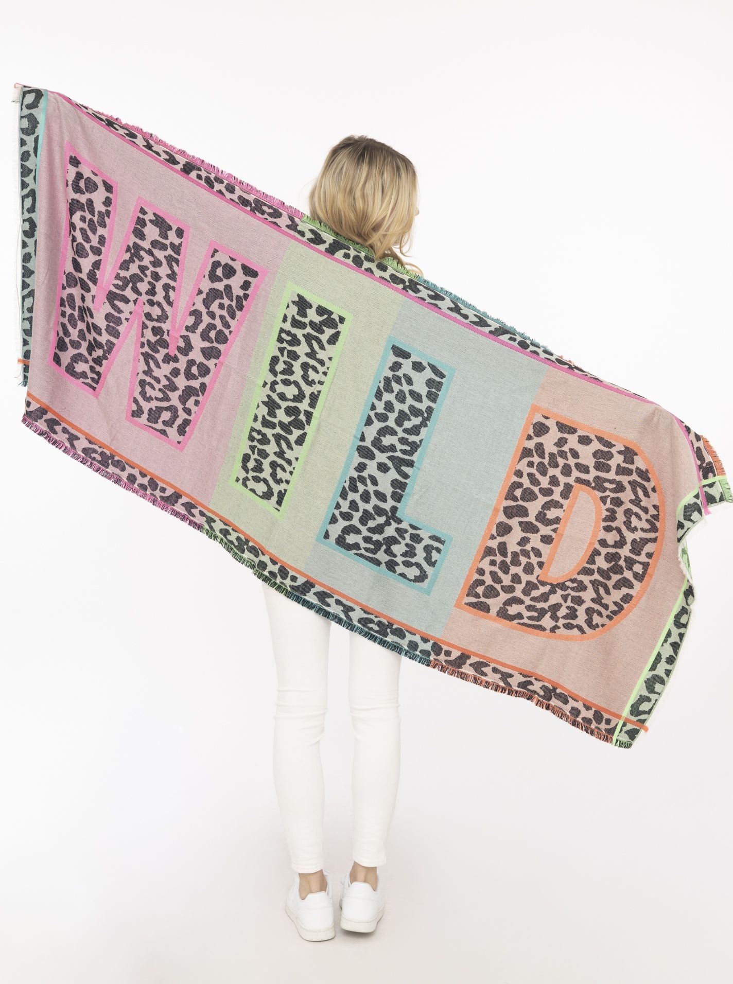 Zwillingsherz Schal »"Wild Lettering Leo"« Neon Schriftzug, Leo All-Over, Fransenabschluss, Wollanteil