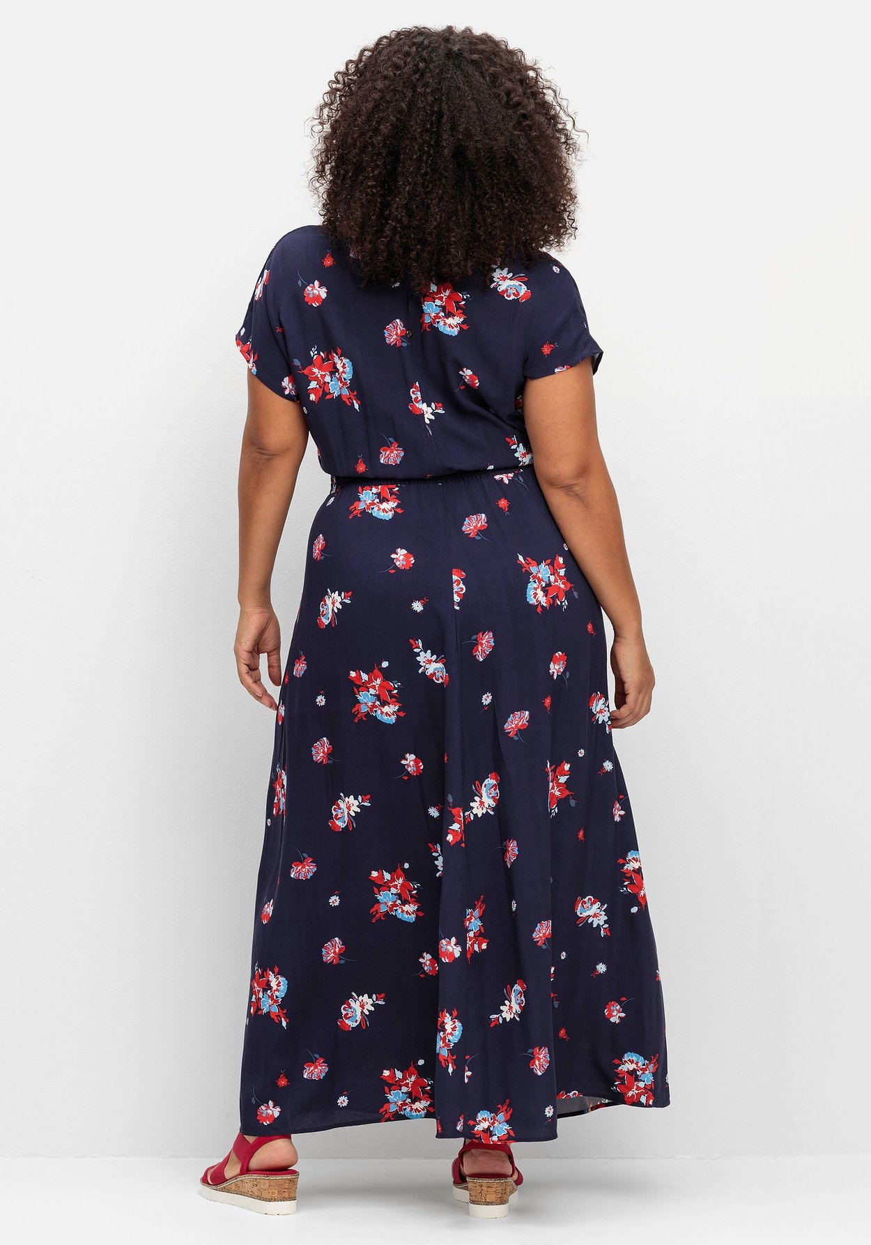 Sheego Maxikleid »Maxikleid mit Alloverdruck und gesmokter Taille«