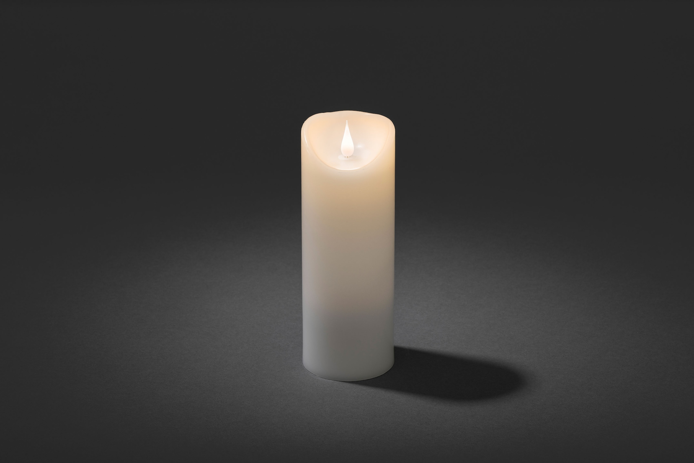 KONSTSMIDE LED-Kerze »Weihnachtsdeko«, LED Echtwachskerze, weiß, mit 3D Flamme, Ø 7,5 cm, Höhe: 20,5 cm