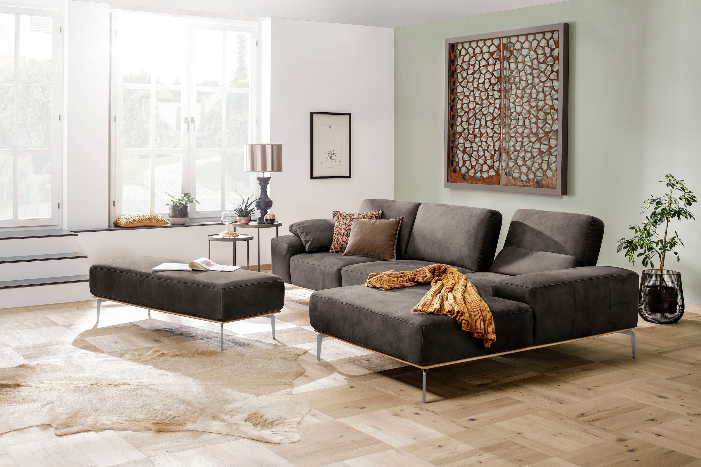W.SCHILLIG Ecksofa »run, Designsofa mit tollem Sitzkomfort, bequem, L-Form« mit elegantem Holzsockel, Füße in Chrom glänzend, Breite 319 cm