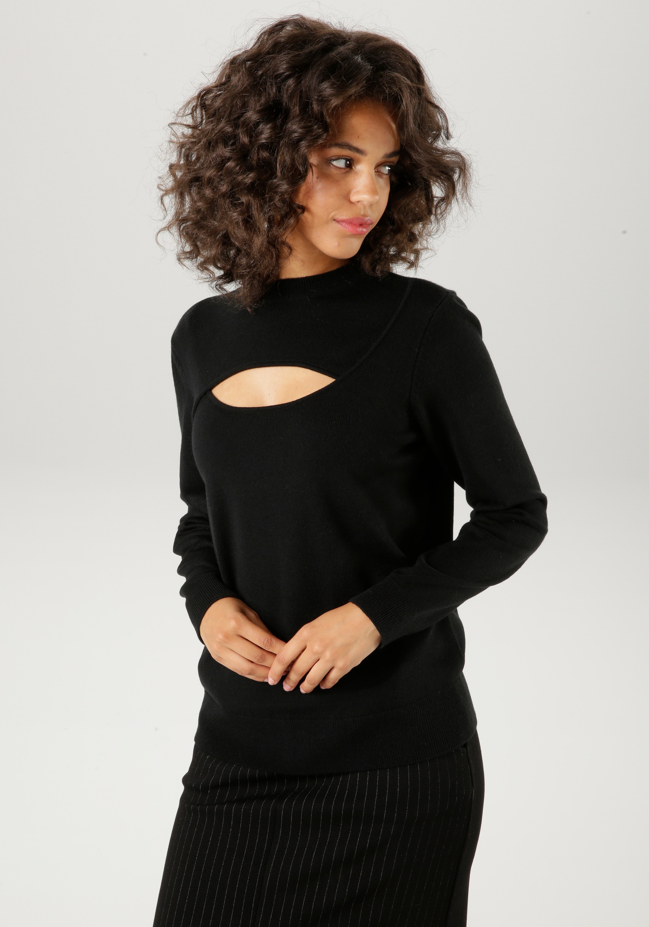 Aniston CASUAL Strickpullover, mit Cut-out am Dekolleté