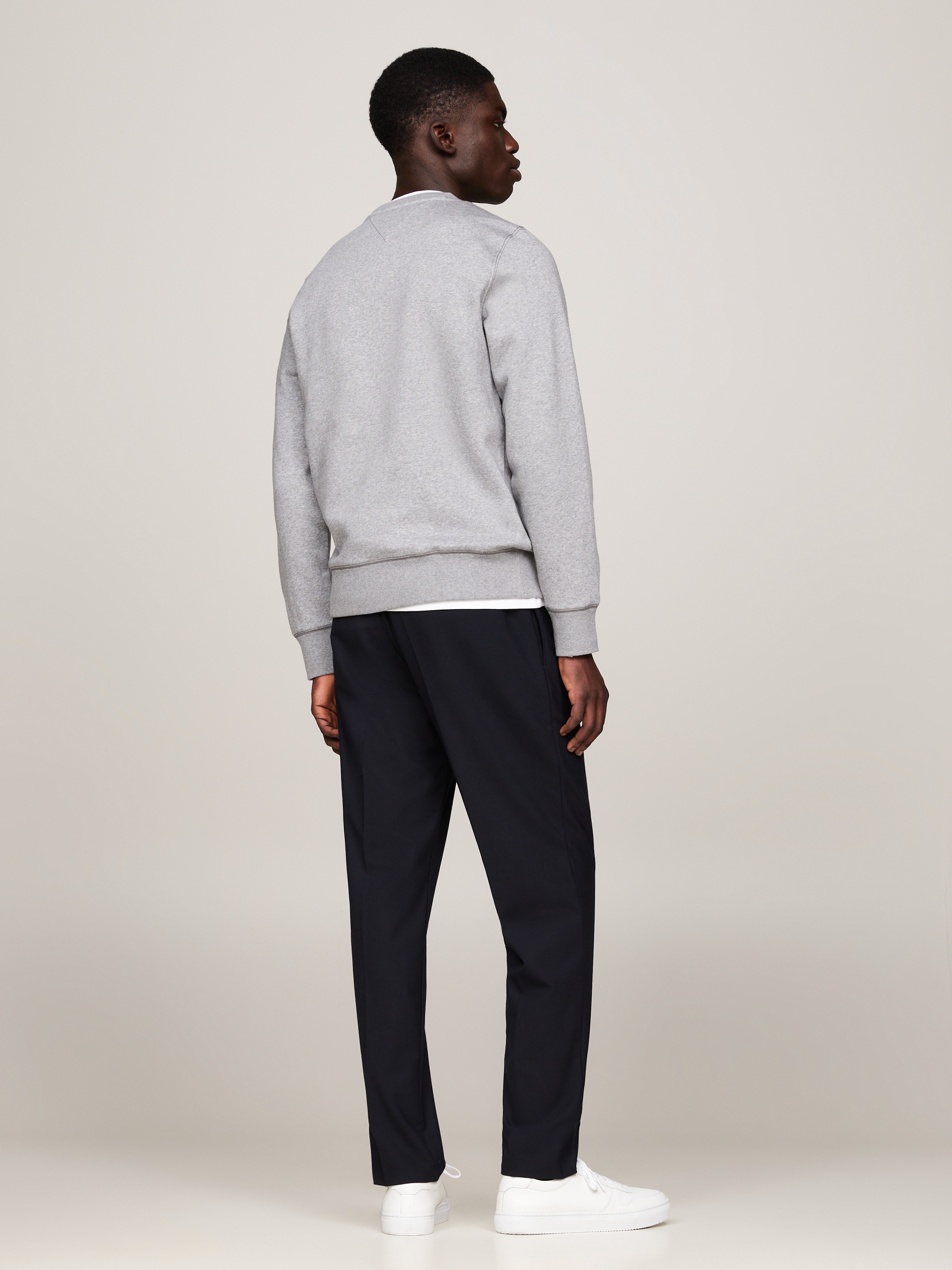 Tommy Hilfiger Sweatshirt »TOMMY LOGO SWEATSHIRT«, mit klassischem Rundhalsausschnitt