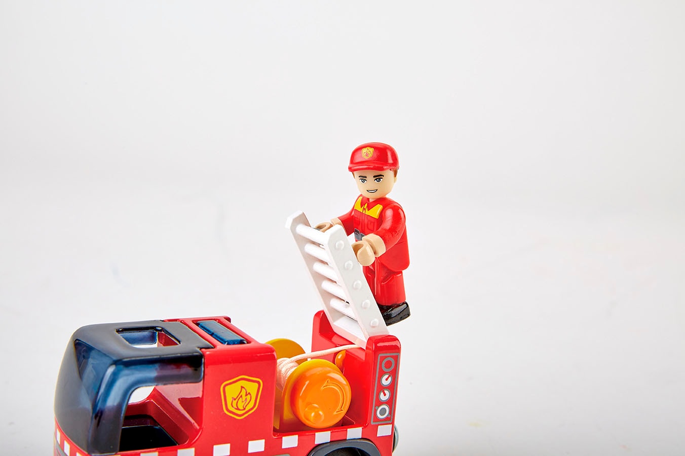 Hape Spielzeug-Feuerwehr »Feuerwehrauto mit Sirene« mit Licht und Sound