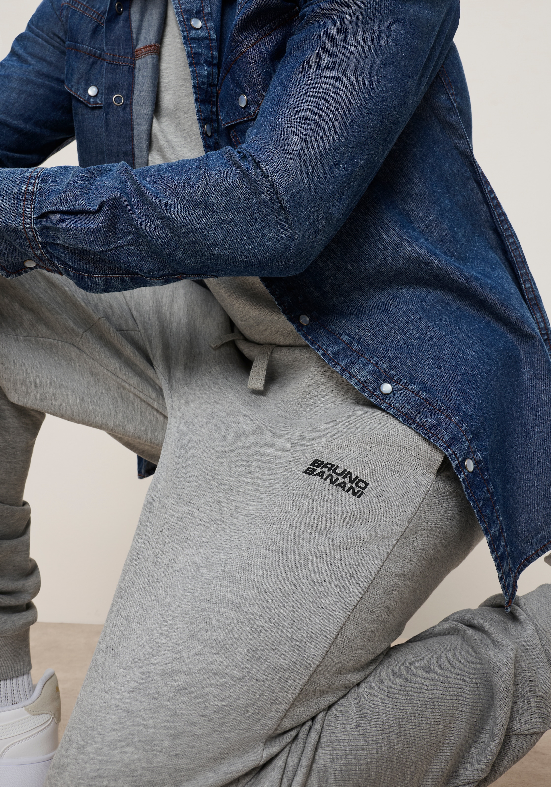 Bruno Banani Jogginghose »Loose Fit«  lockerer Fit, mit elastischem Rippbündchen am Beinabschluss