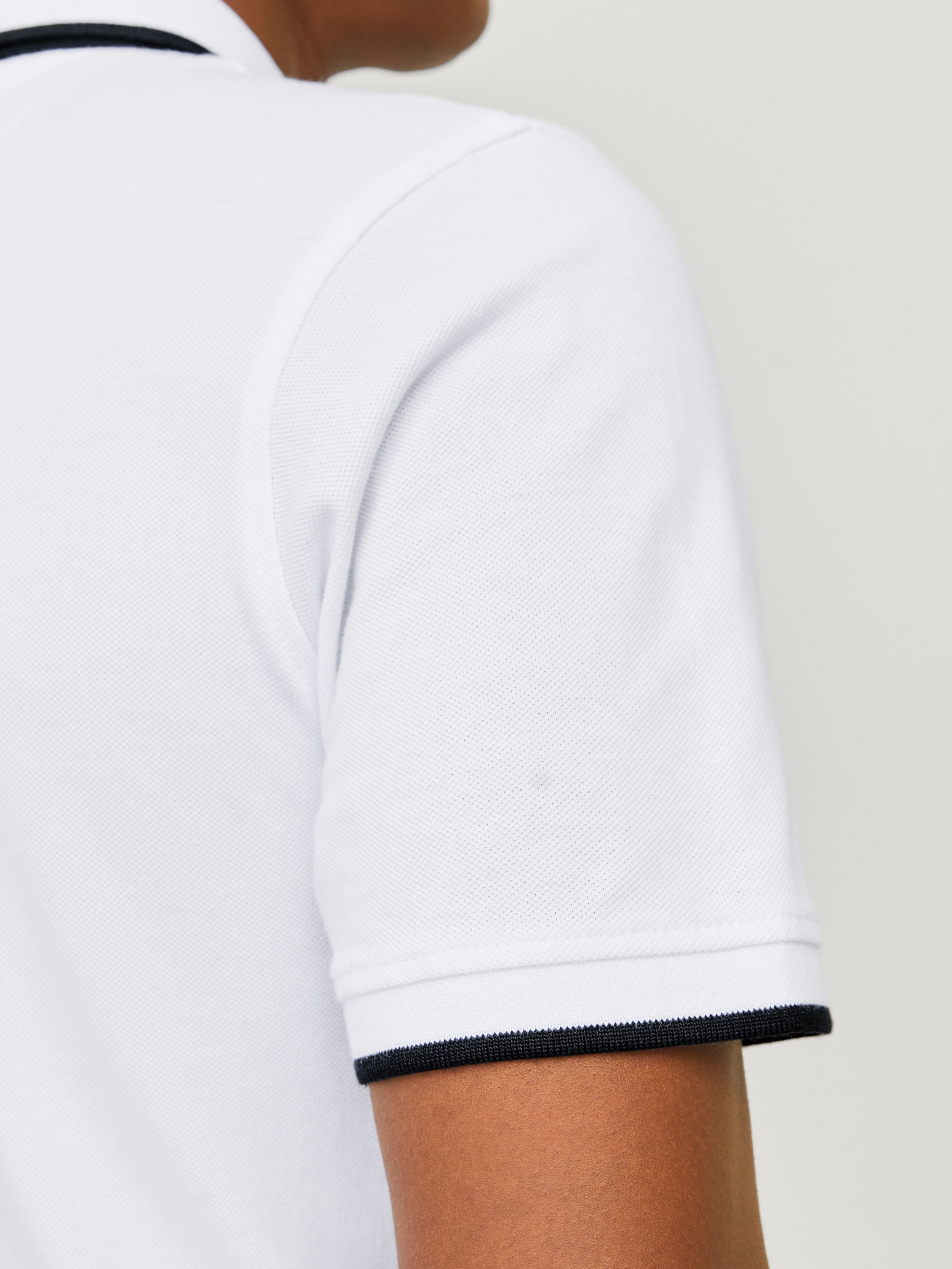 Jack & Jones Poloshirt »JJEPAULOS  Poloshirt mit klassischem Kragen und figurbetonter Form« Logostickerei, modisch, schmal, Baumwolle, Polokragen