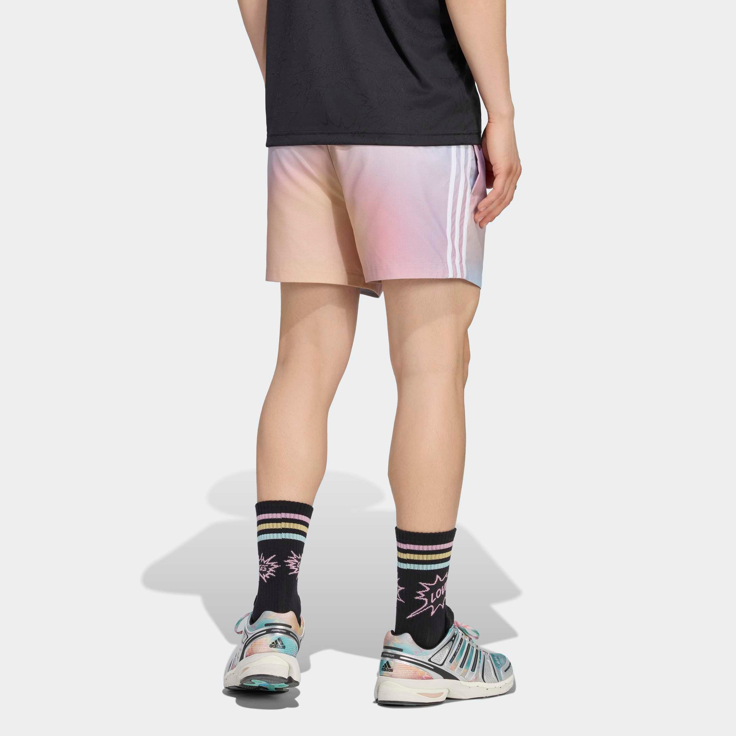 adidas Originals Shorts »PRIDE AOP SHORT«