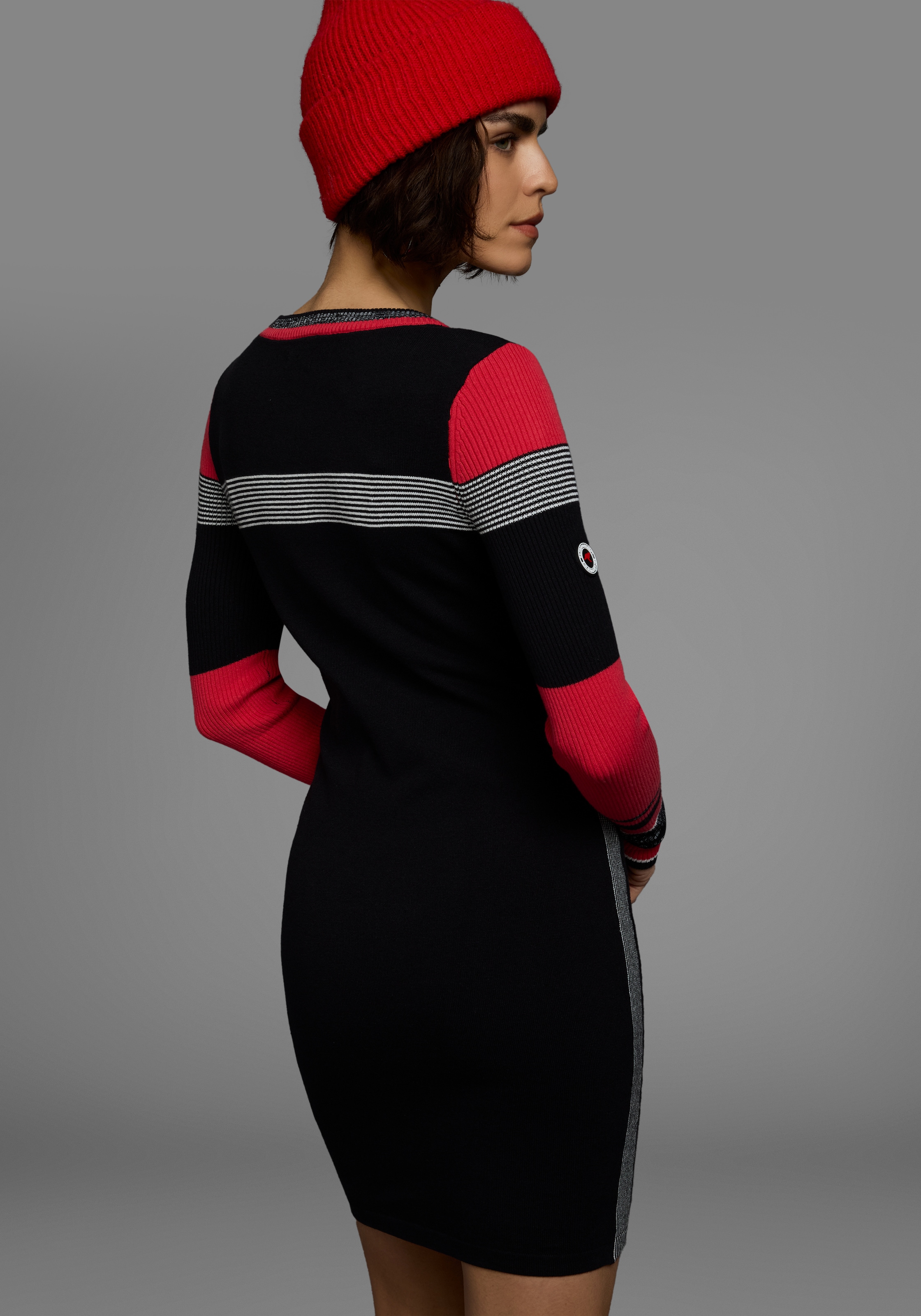 KangaROOS Strickkleid, figurbetont, lang, sportiver Look, aus Baumwollmix, Langarm