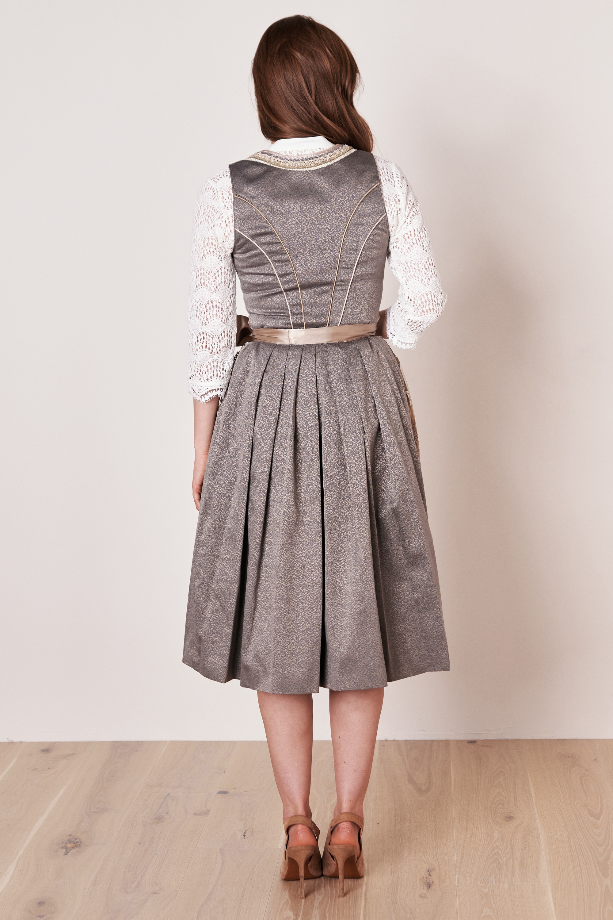 Krüger Dirndl »Dirndl Freja (70cm)«, Zwei Eingrifftaschen im Rock