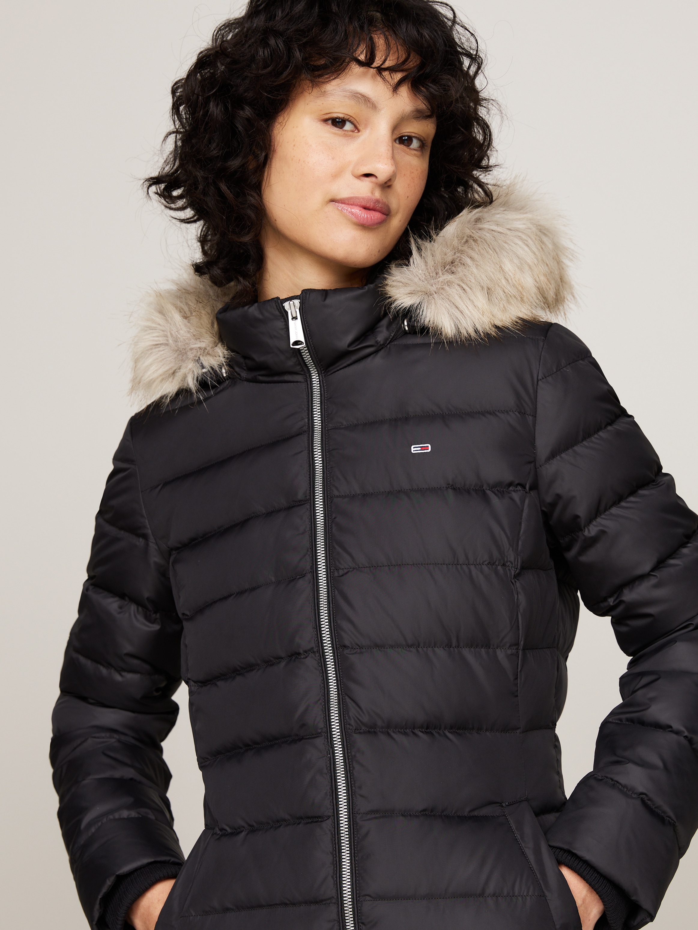 Steppmantel »TJW ESSENTIAL HOODED DOWN COAT«, mit Fellimitat, Logostickerei