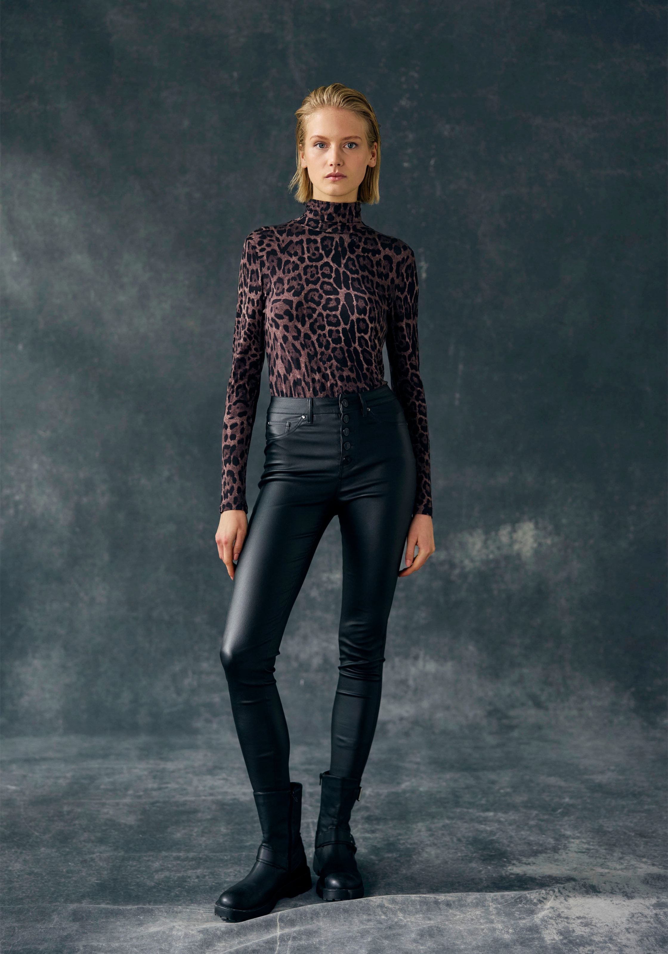 LASCANA Rollkragenshirt, mit Animalprint, Jerseyshirt, modisches Basic