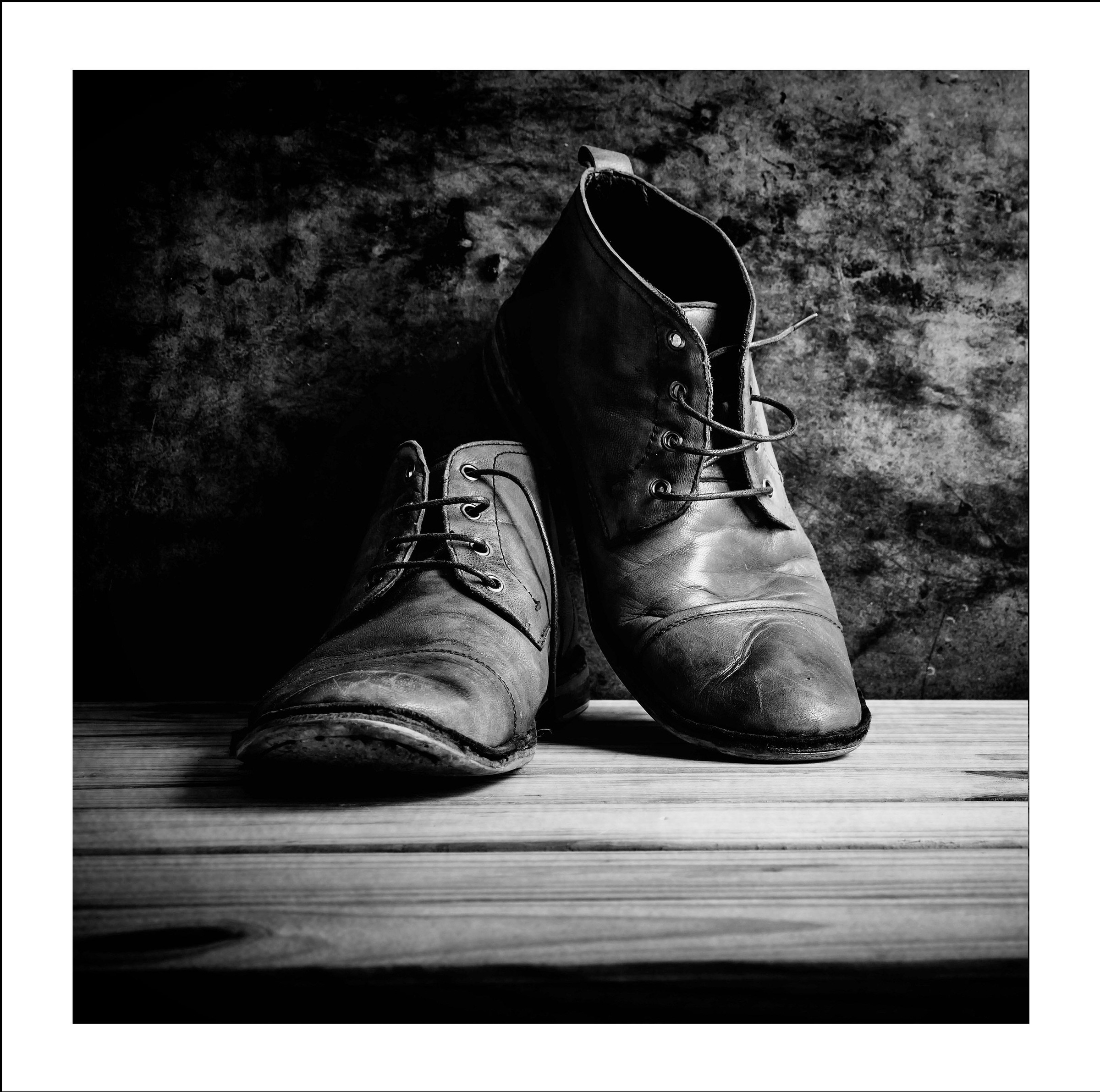 Spiegelprofi GmbH Bild »Schuhe«, mit Rahmen