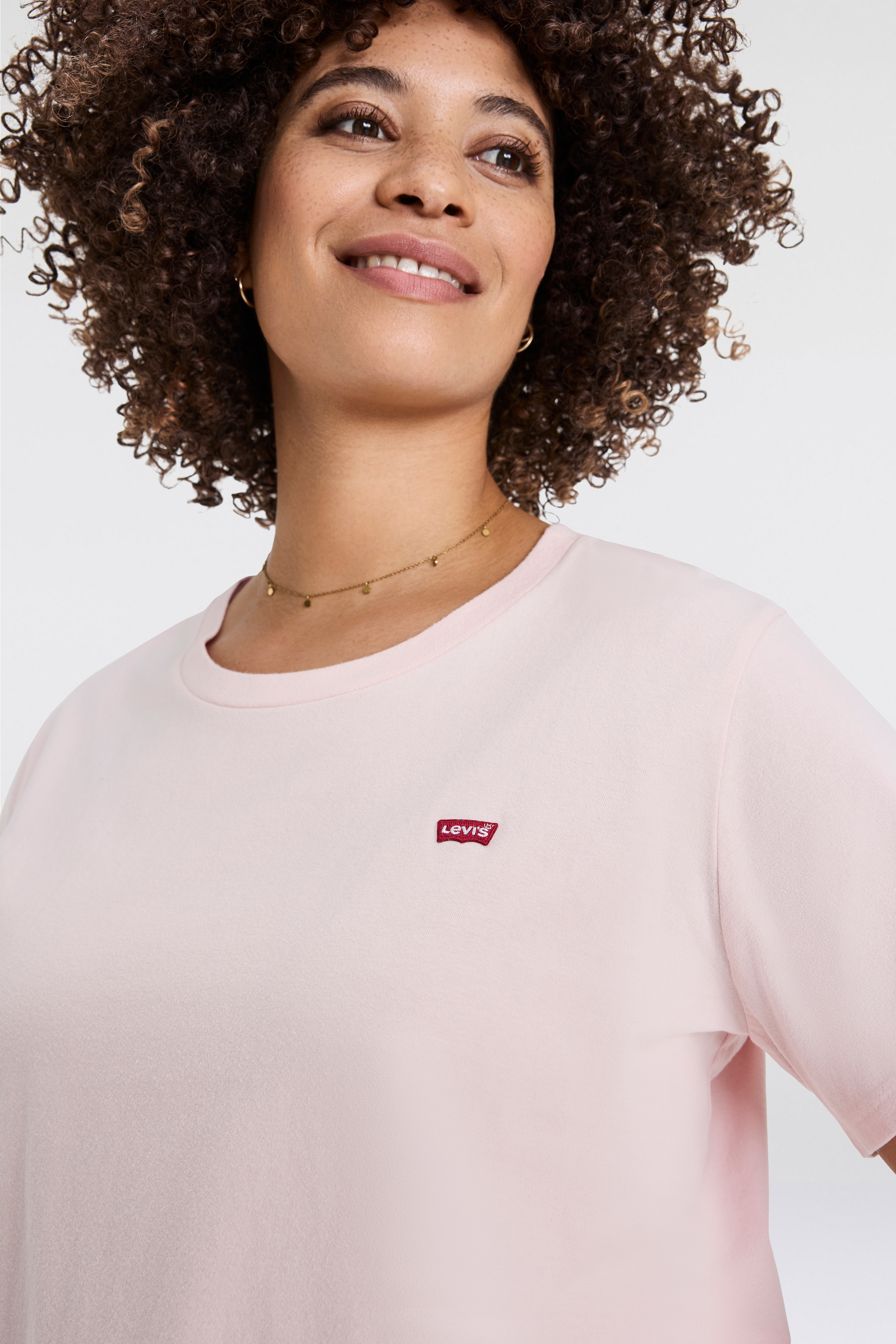 Levi's® Plus T-Shirt »PL THE PERFECT«, mit Logo-Stickerei