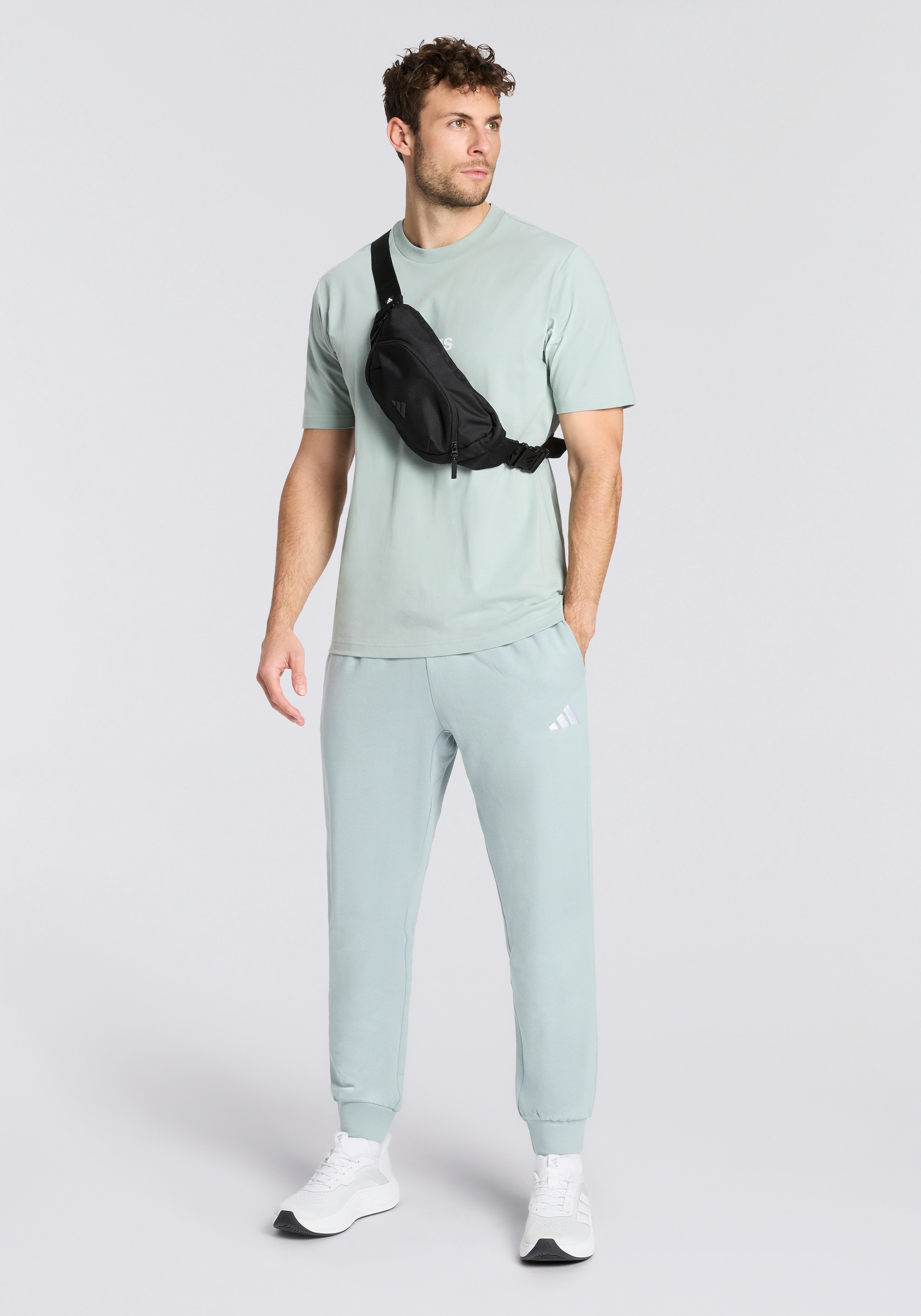 adidas Sportswear T-Shirt »ESSENTIALS LINEAR SINGLE JERSEY« überschnittene Schultern, Kurzarmdesign, aus Baumwolljersey