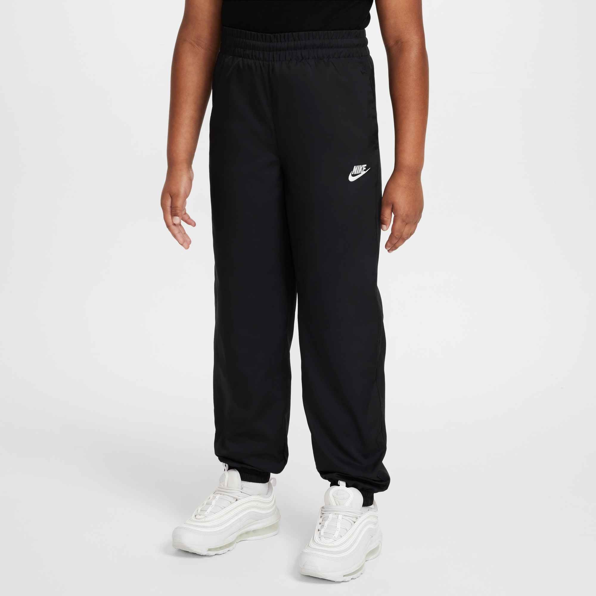 Nike Sportswear Sporthose »K NSW CLUB WVN JGGR LBR«  aus Polyester, für Jugendliche, sportlicher Stil, leichtes Material