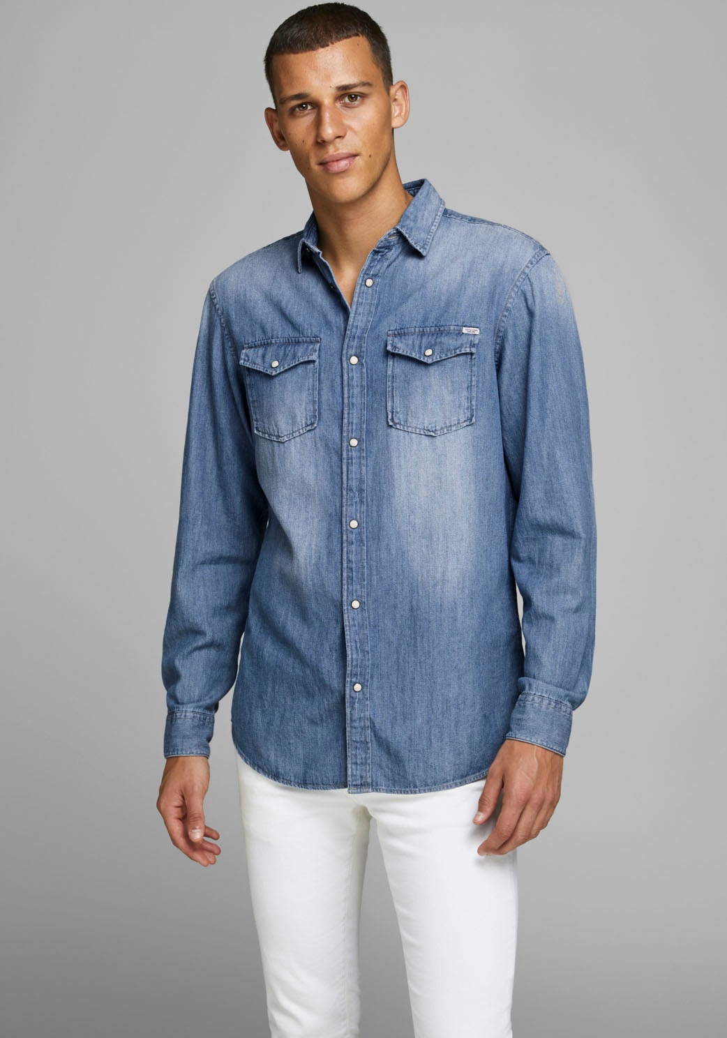 Jack & Jones Jeanshemd »JJESHERIDAN im Workwear-Stil mit robuster Baumwollqualität«, unifarben, modisch, slim fit, Baumwolle, Hemdkragen