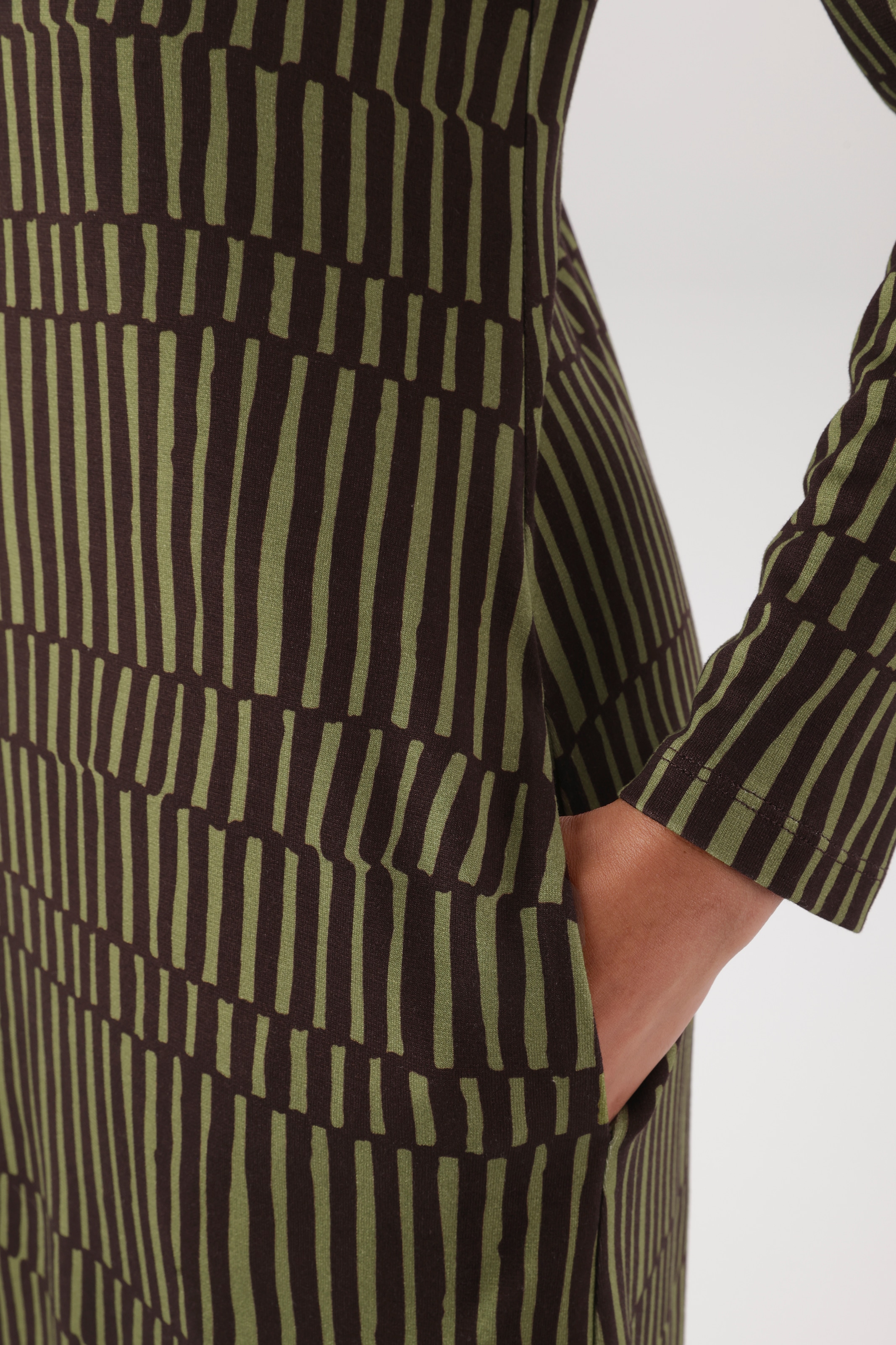 Aniston SELECTED Jerseykleid mit halsfernen, locker fallenenden Rollkragen - NEUE KOLLEKTION