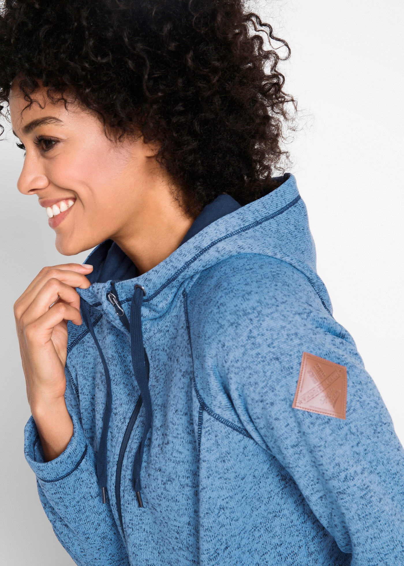 bonprix Strickfleecejacke mit Kapuze mit Kapuze mit Kordelzug, Reißverschlusstaschen