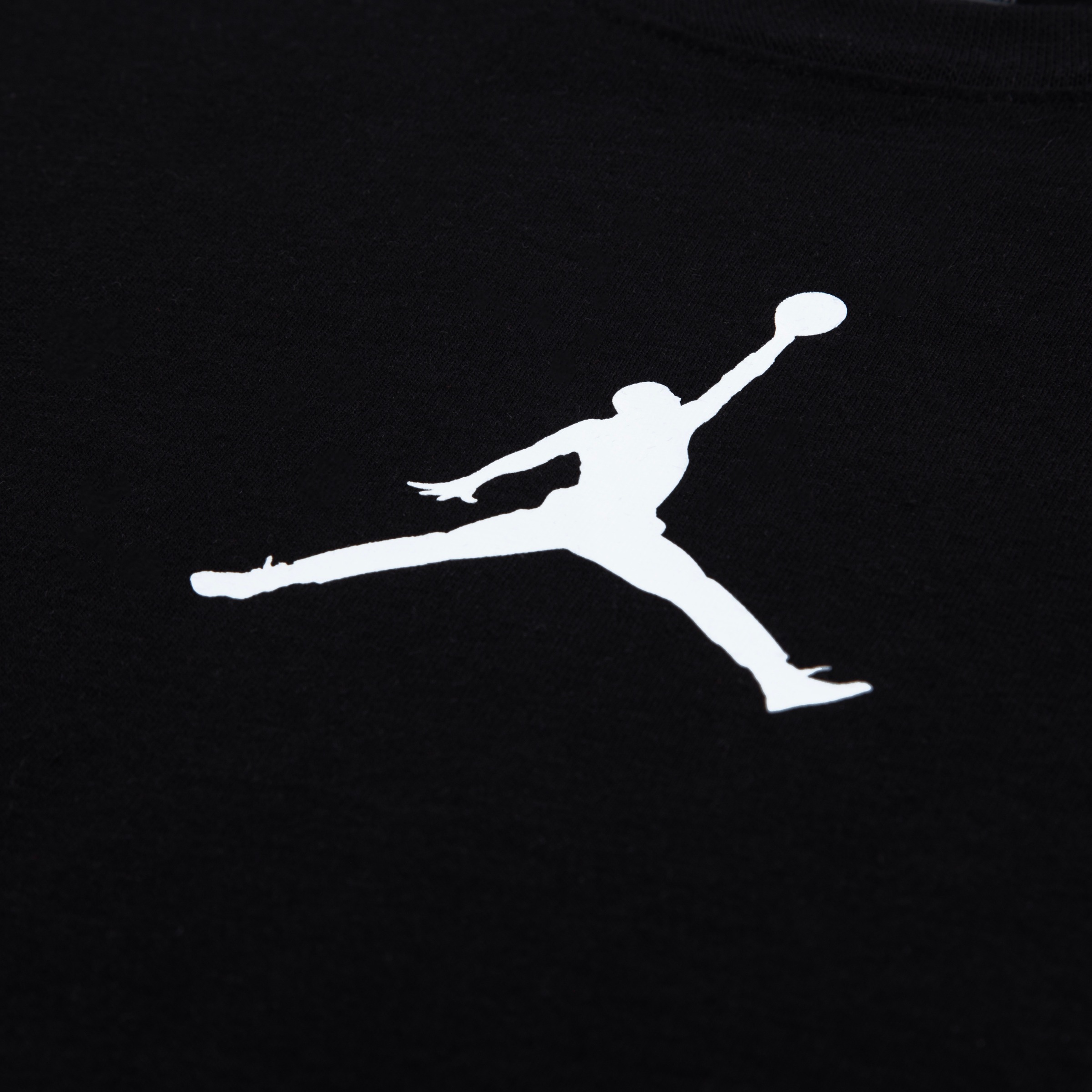 Jordan T-Shirt »JDB SMALLER JUMPMAN AIR JERSEY« mit verkleinertem Jumpman-Logo, Kurzarmdesign, Rundhalsausschnitt