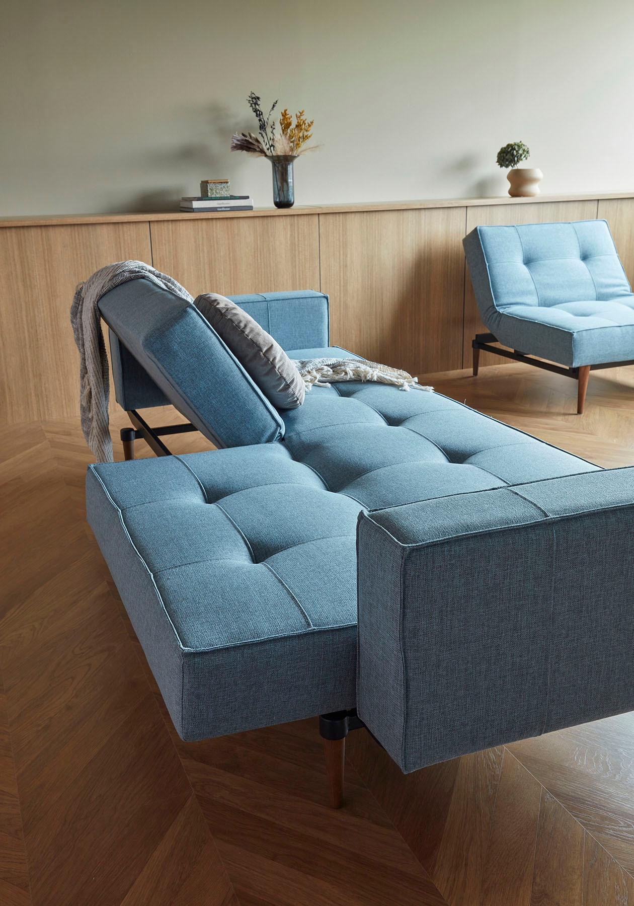 INNOVATION LIVING ™ Sofa »Splitback«, und kaufen Styletto Design mit skandinavischen Armlehne Beinen, in online dunklen