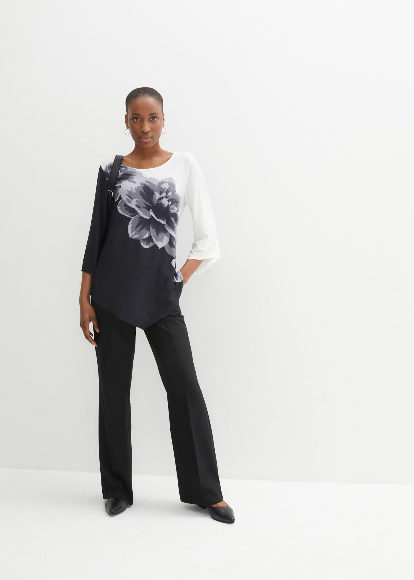 bonprix Tunikashirt loose fit, 3/4-Ärmel, mit spitz zulaufendem Saum, pflegeleicht